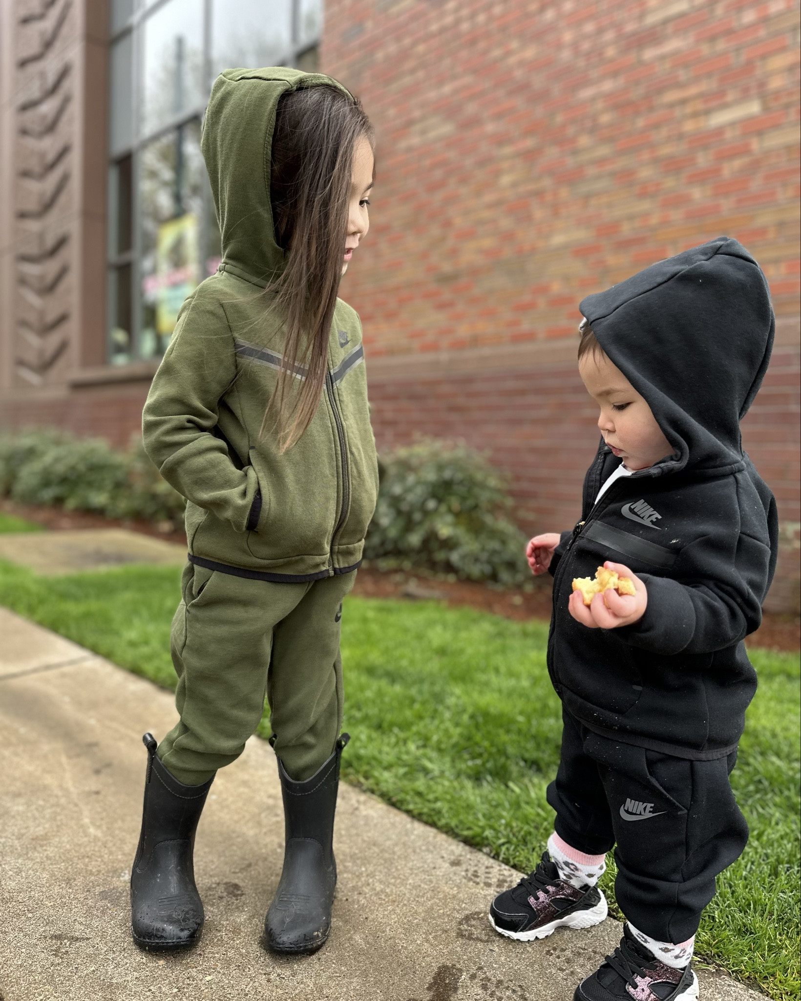 Nike sweatsuits for toddler and babies! Matching siblings! 




Mom life motherhood trends toddlers outfits neutral sisters brothers 

#LTKbaby #LTKkids #LTKfamily