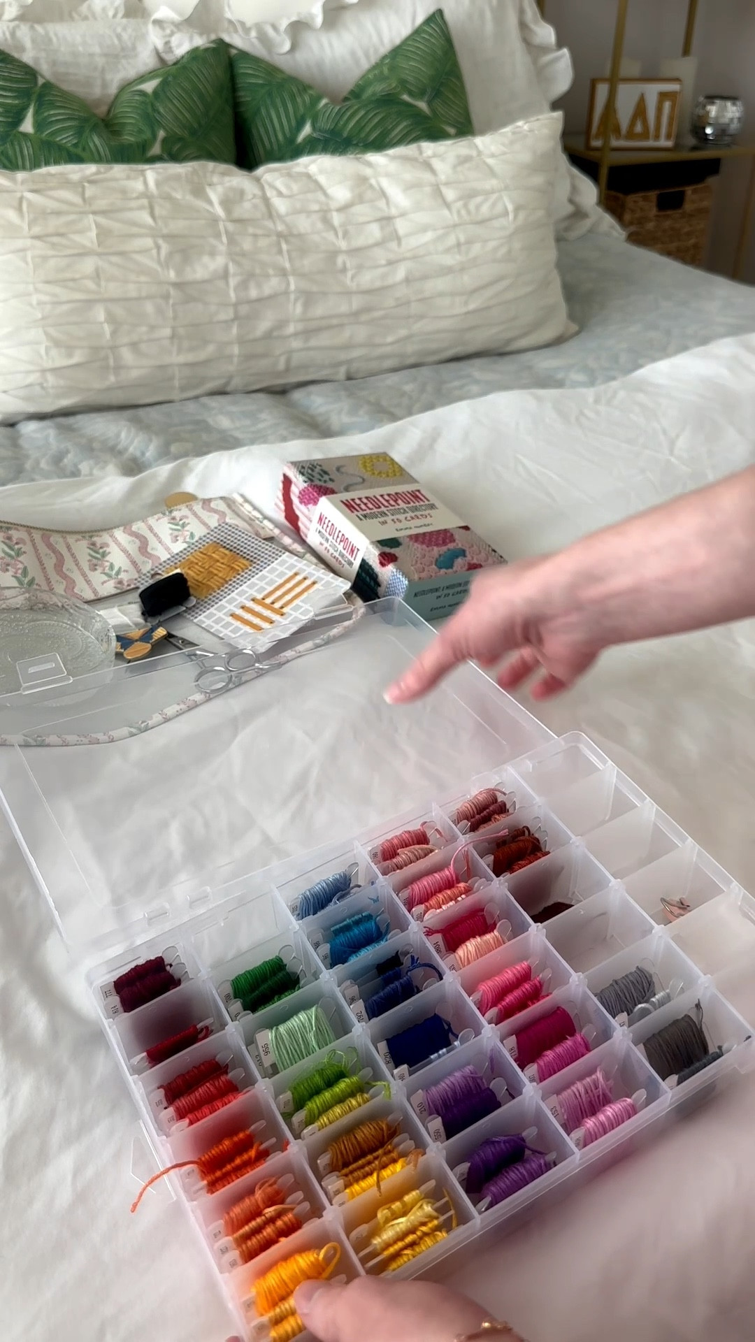 Reset my needlepoint bag with me for a new project!! I love this process of re-organizing my threads, picking out a new background stitch to try, and getting my new colors picked out!!