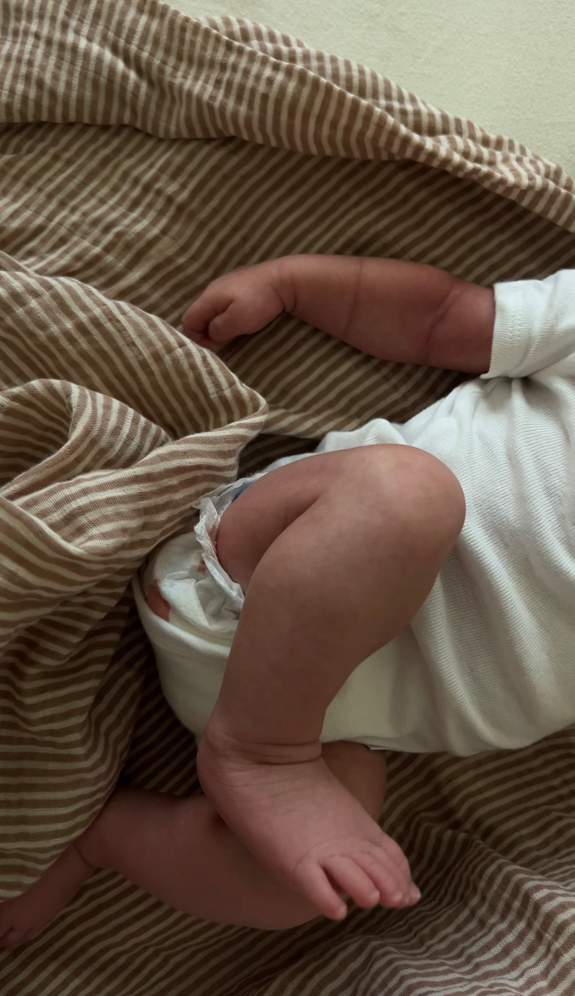 Organic cotton striped swaddle 