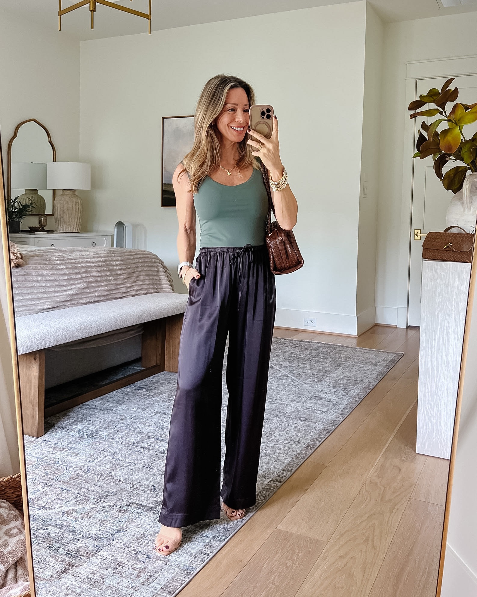 Fall style faves • one of my fave bodysuits & silky soft pull on pants

Top Fit: I’m wearing a Small

Pants Fit: I’m wearing an XXS