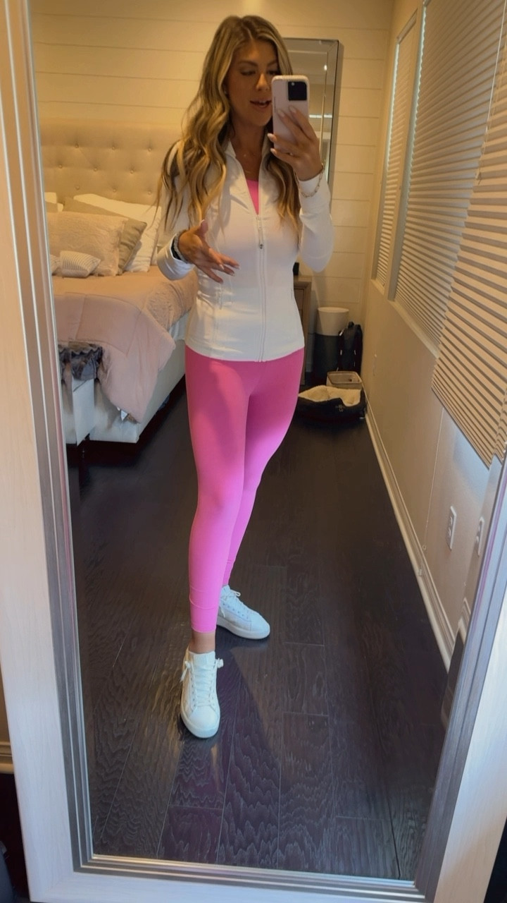 Activewear for moms 💕


Beyond yoga | activewear | summer | golden goose | lululemon 

#LTKStyleTip #LTKFitness #LTKActive