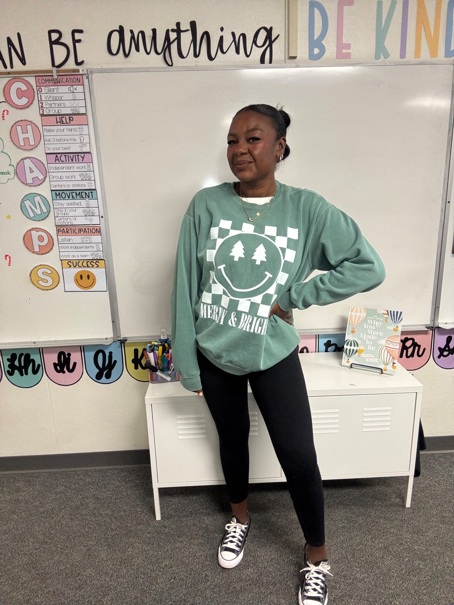 Size teacher mom outfit
Holiday sweatshirt 

#LTKMidsize #LTKTall #LTKHoliday