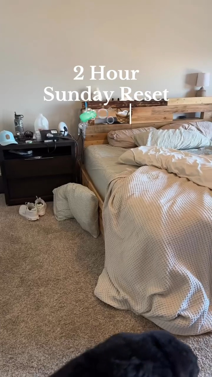 Sunday Reset - adding a timer has been a GAMECHANGER for keeping me on task and speeding up my pace 🫧🧼

I did 5 loads of laundry today and I commend everyone that has children bc idk how you do it 🫡

Cleaning motivation asmr reset routine