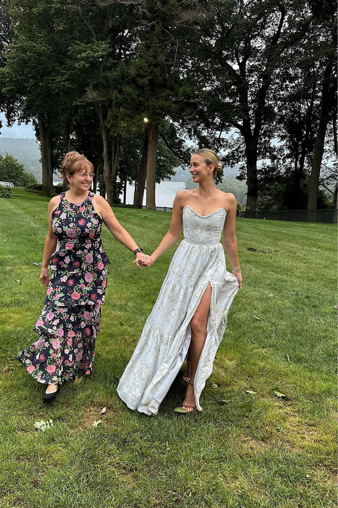 Ever since I was little, my mama and I had a special morning routine together. Not a day went by that I didn’t leave for school with my hair in fancy braids, bows, or beads. She always made sure I felt special walking out the door. 🥹 Those morning bonding moments are something I’ll never forget. I’d eat my Lucky Charms while my mama did my hair, and I’d strut out of the house feeling like a million bucks. No matter how old I get, whenever I have the chance, I will always ask my mama to do my hair. (her little wave at the end 🥲 cauuute)

baby blue dress (not white 😉) @vchapmanstudio as always 🩵

#motherdaughter #family #grwm