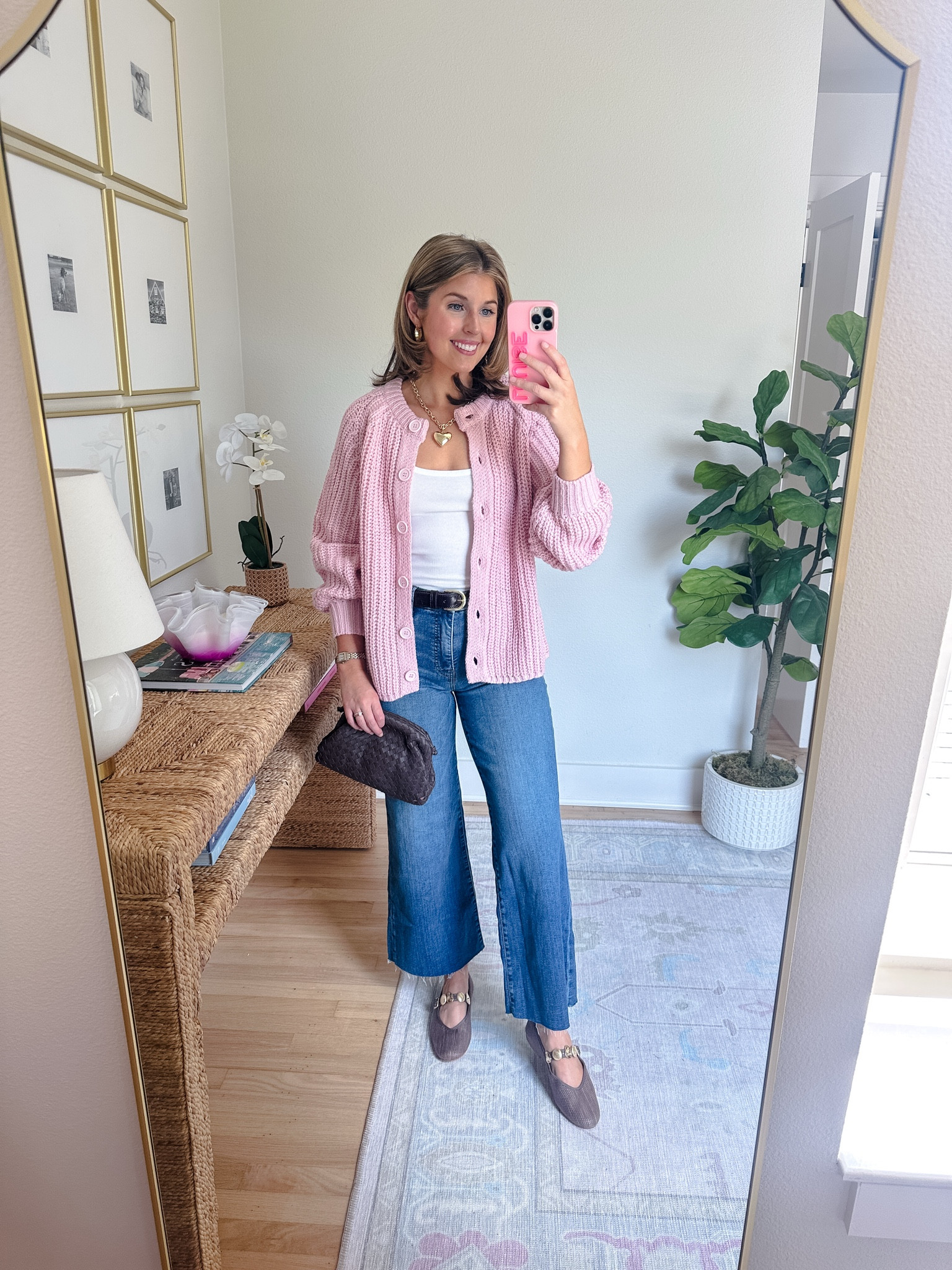 Fall outfit idea! Wearing an XS in tank, S in cardigan, and 0 in jeans 