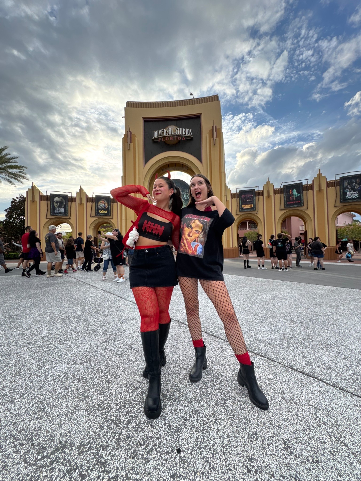 HALLOWEEN HORROR NIGHTS OUTFIT INSPO