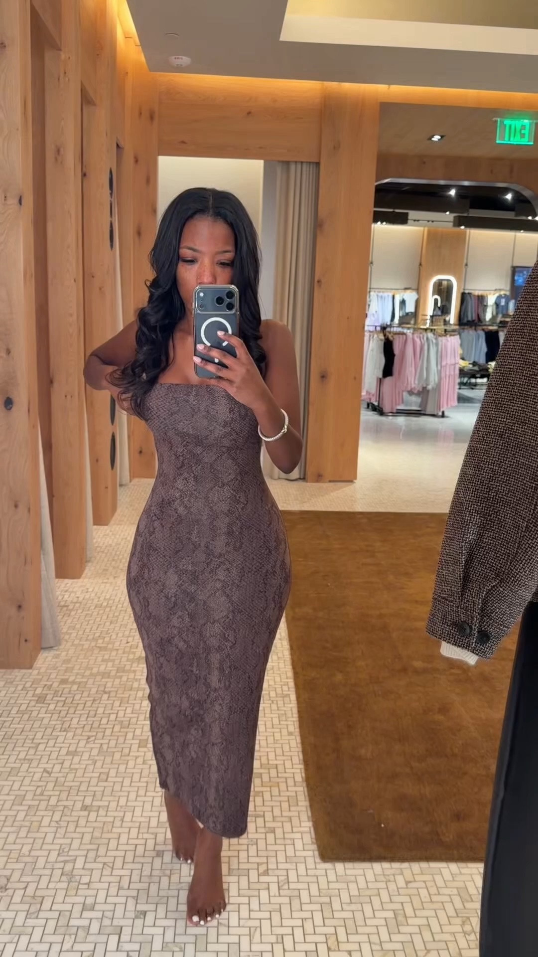 @Aritzia contour line will see me every single time. 
I’m wearing an XS in the dress and a 2 in the capris. The perfect fall transition looks.

#LTKootd #LTKMidsize #LTKPetite