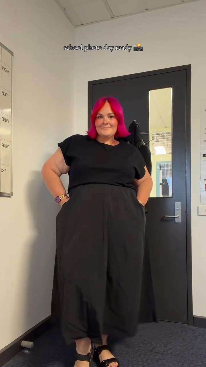 Say cheese 📷 

#ootd #teacherootd #decjubastyle #plussize #plussizefashion