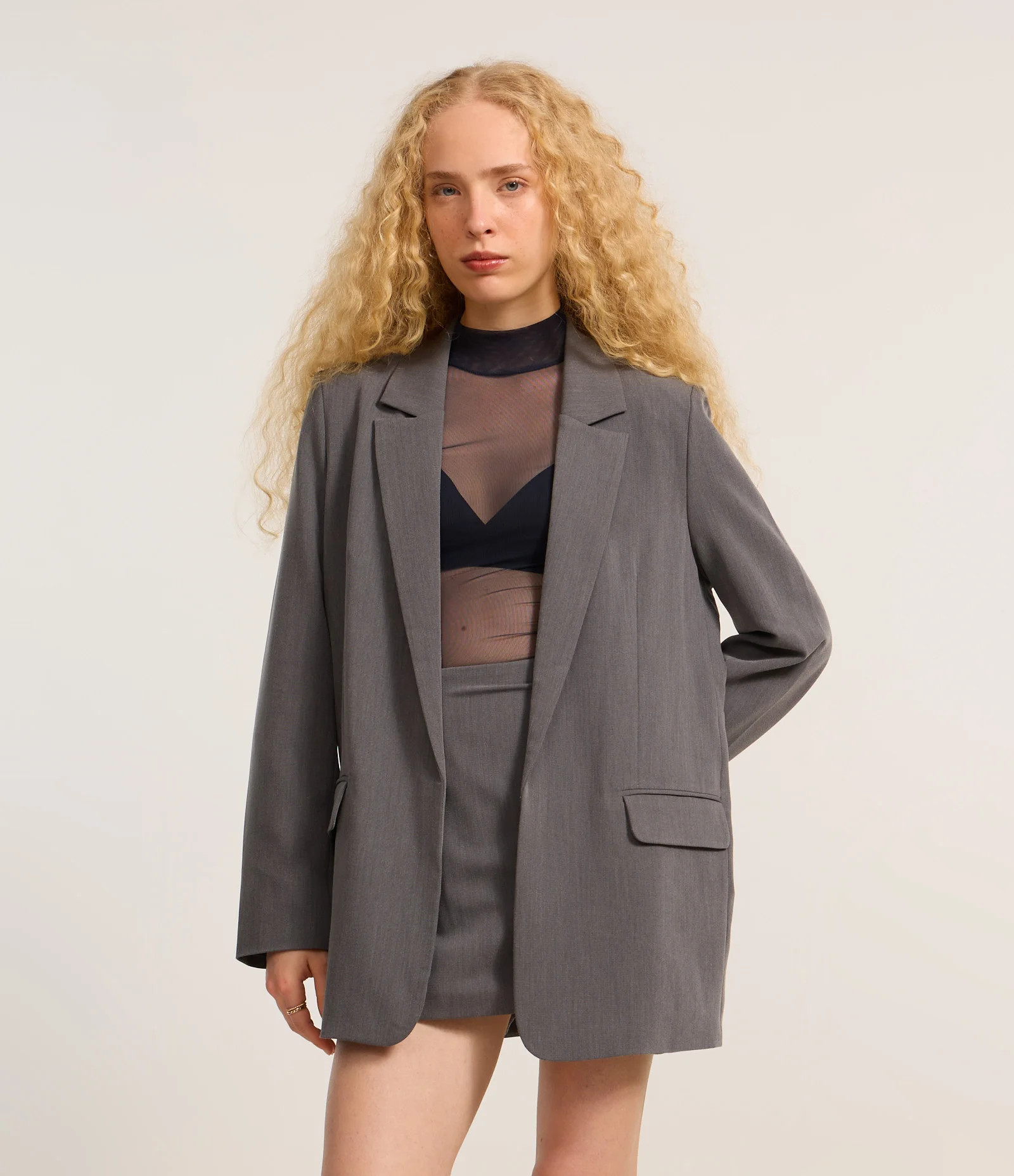 Blazer Alongado em Alfaiataria com Bolsos de Lapelas Cinza - Lojas Renner | Renner (BR)