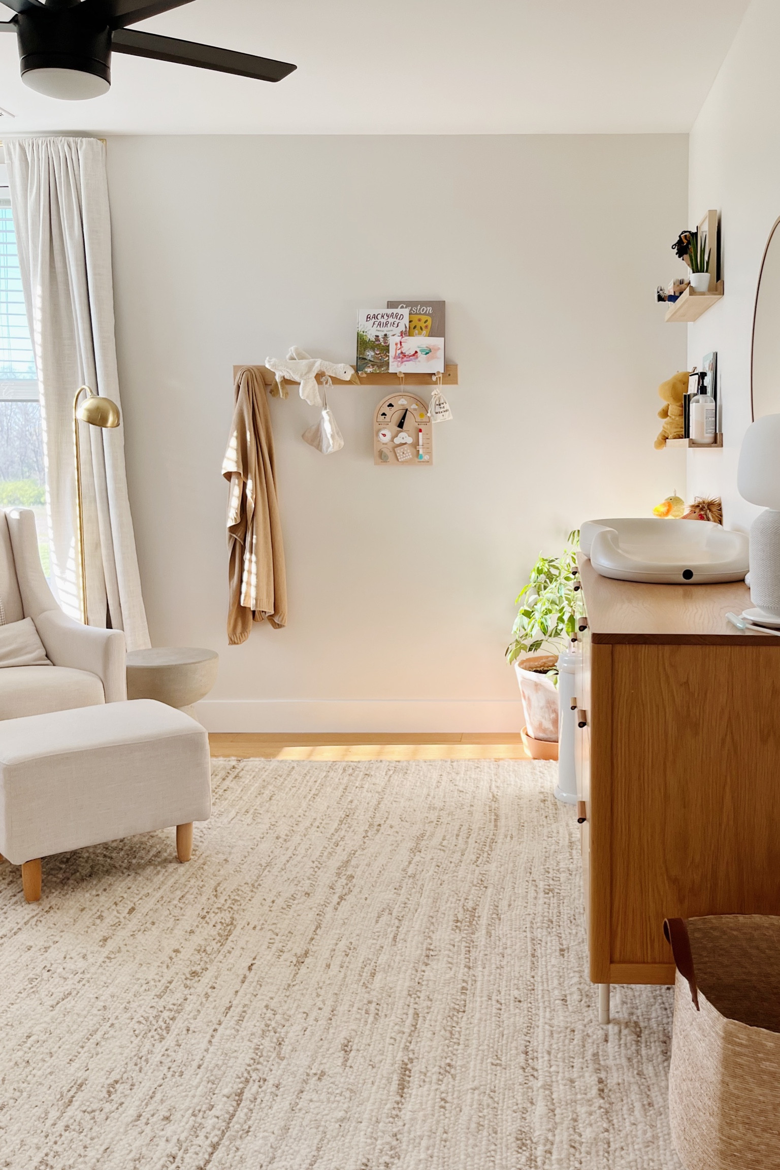 Zoe’s bedroom gets the best afternoon light. ✨