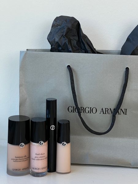 Armani Beauty: Luminous Silk Perfect Glow Flawless Foundation
The perfect light to medium coverage foundation, concealer and glow enhancer. Perfect for quick and simple makeup routine for a no makeup, clean girl look

#LTKbeauty #LTKGiftGuide