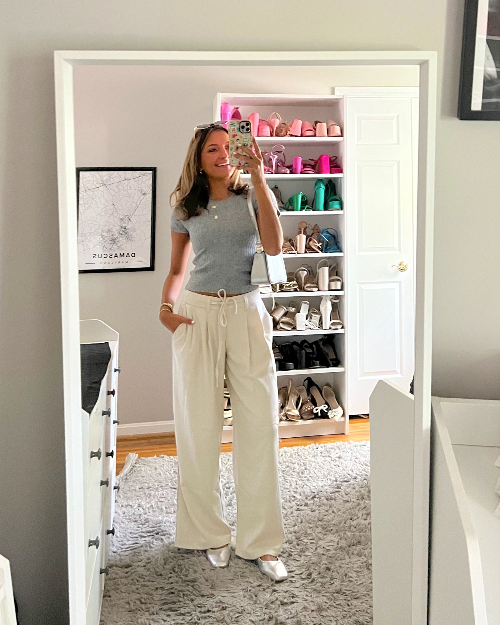 casual everyday fall outfit from Hollister. use code HCOMCKENZ for an extra 20% off your purchase (yes it’s stackable)🍂💕

wearing an XS in tops, S in sweaters, 000R (I’m 5’2) in pants 