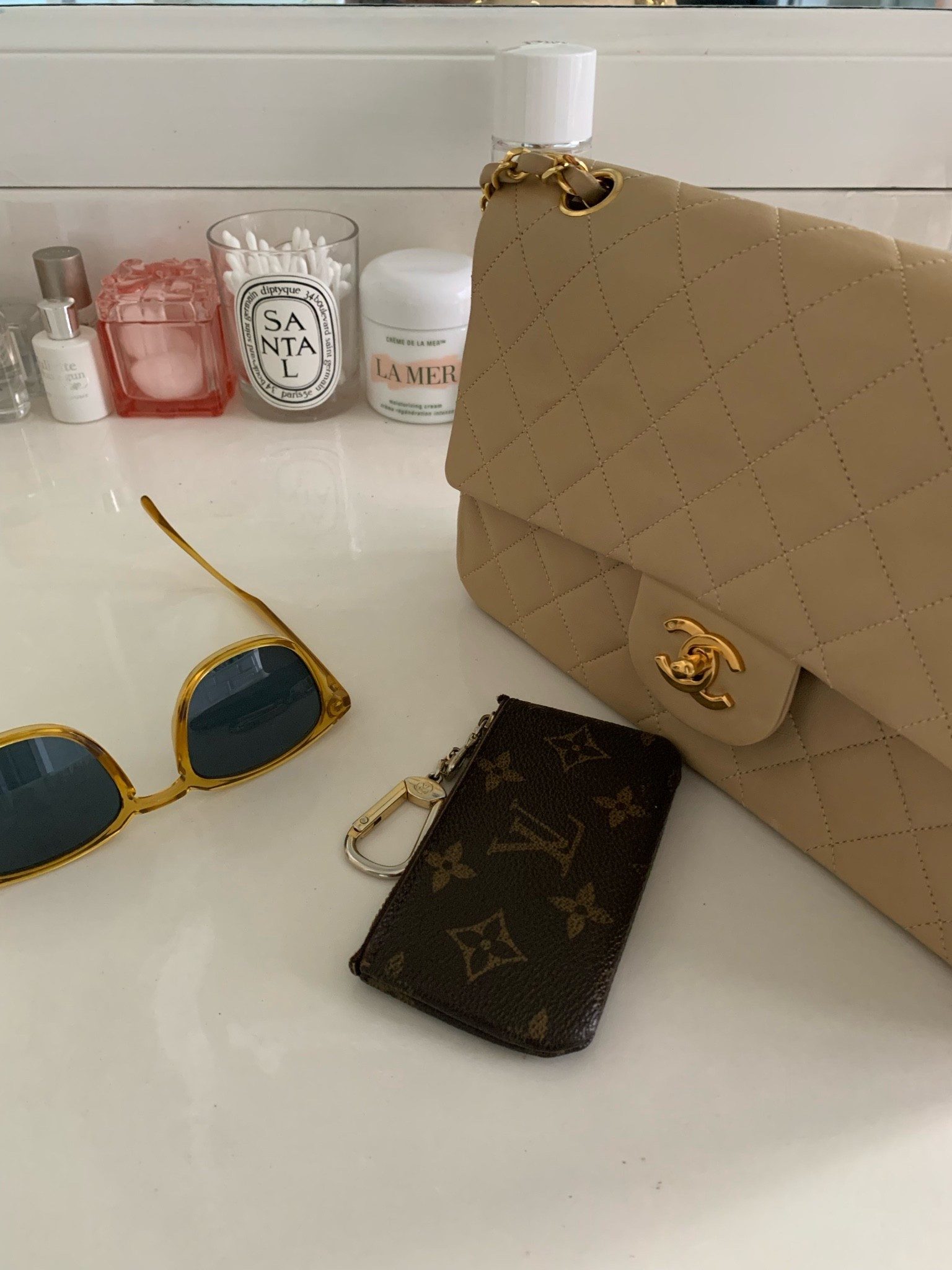Happy Tuesday!
I’ve got some of my favorite accessories with me ready for the day! ☀️👜😎

#LTKdayinmylife #LTKselfcare #LTKBeauty