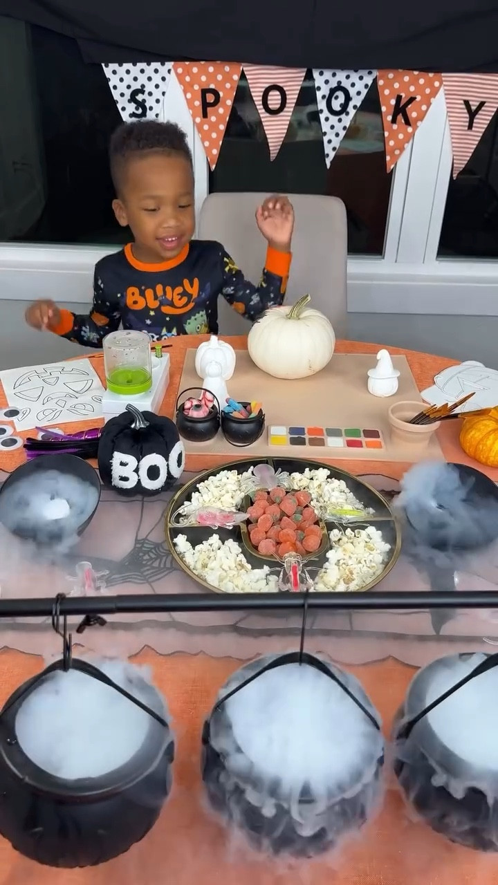 This Spooky Painting Station was so fun to put together for the kids 🎃👻

Comment “Link” and I’ll send you the link to everything you need to recreate this. 

#halloweenpainting #halloweenideas #kidshalloween #momlife #kidsactivities #halloweenactivities #halloweenactivitiesforkids #halloweentreats