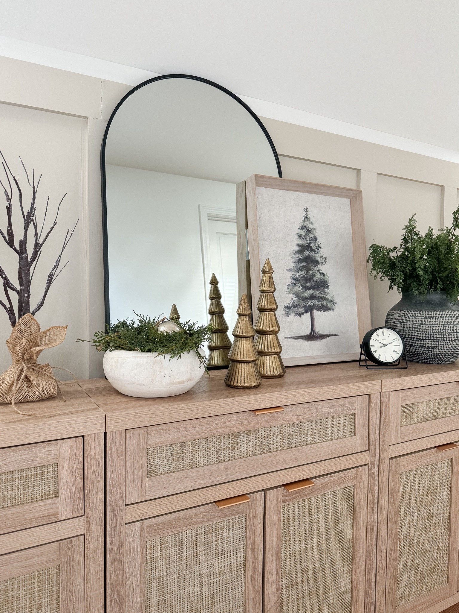 Holiday Dresser Decor

Christmas decor  holiday decor  seasonal decor  modern Christmas  neutral Christmas  

#LTKHome #LTKHoliday #LTKStyleTip