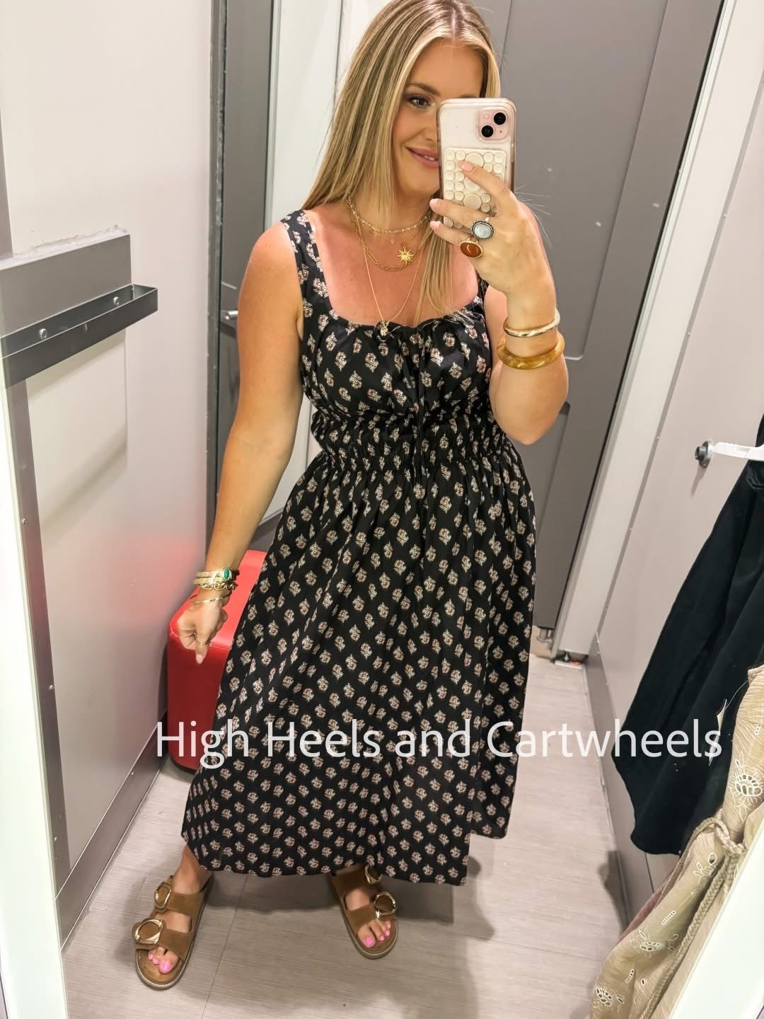 How perfect is this sundress? 😍😍 it also comes in a pretty blue and pink