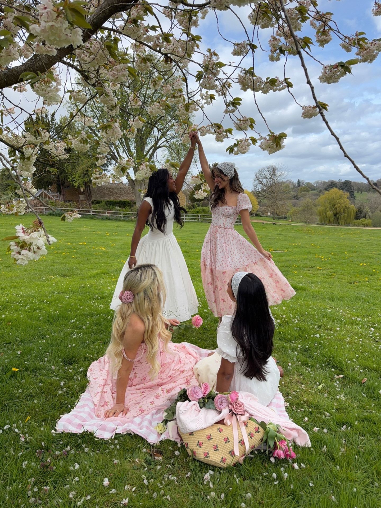 my dream day, cute 🌸🧺🤍 @houseofcb 

#pinterestgirl #houseofcb #thecotswolds #springdress #springoutfit