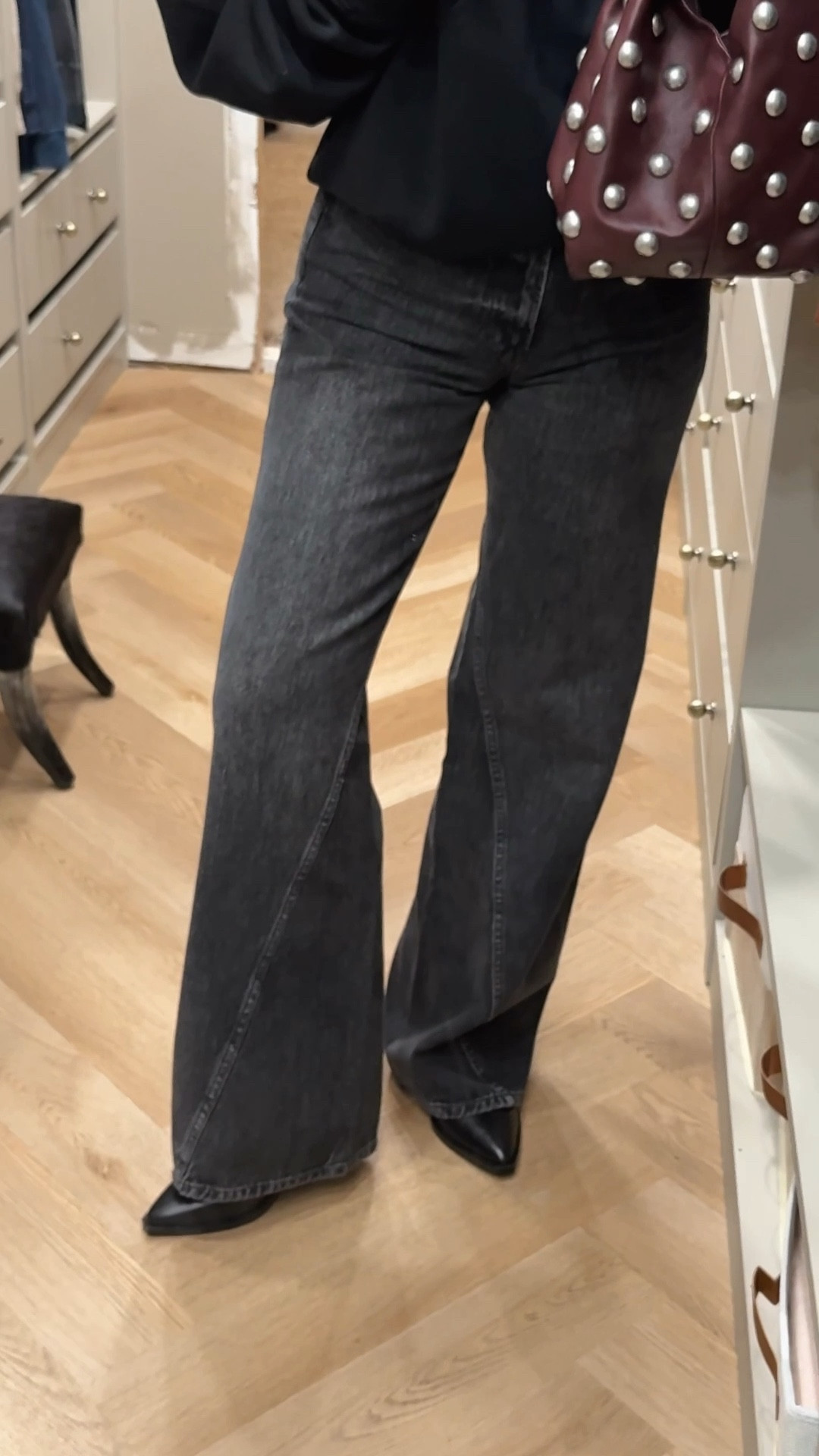 Sweatshirt 
Anine Bing sweatshirt 
Polo sweatshirt 

#LTKStyleTip #LTKShoeCrush #LTKItBag