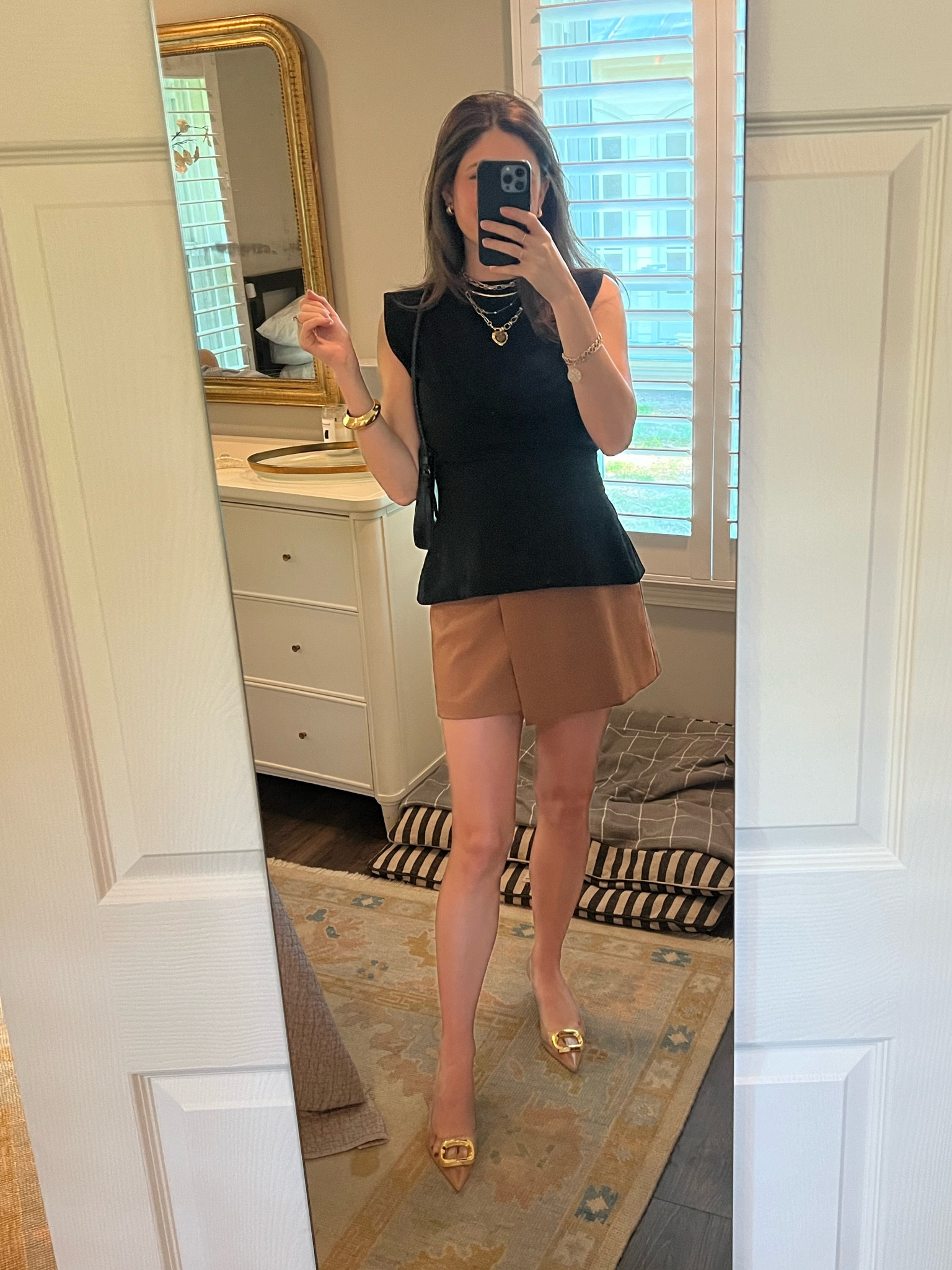 Atelier tulpe bow tie vest
Old zara heels
