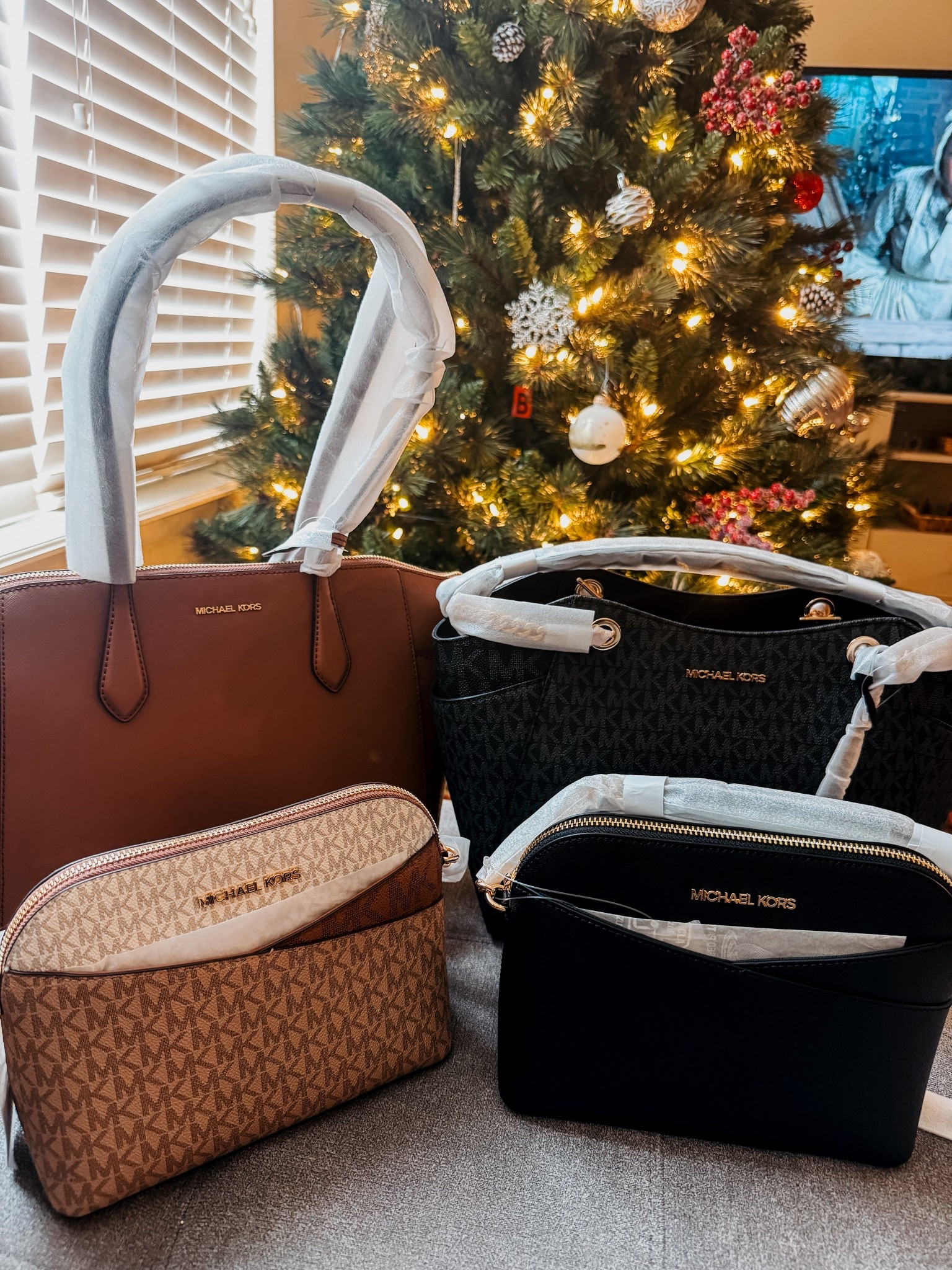 DONT MISS THESE 60% off deals on these MK bags! #michaelkors #mk #cyberweek 

#LTKTravel #LTKSaleAlert #LTKGiftGuide