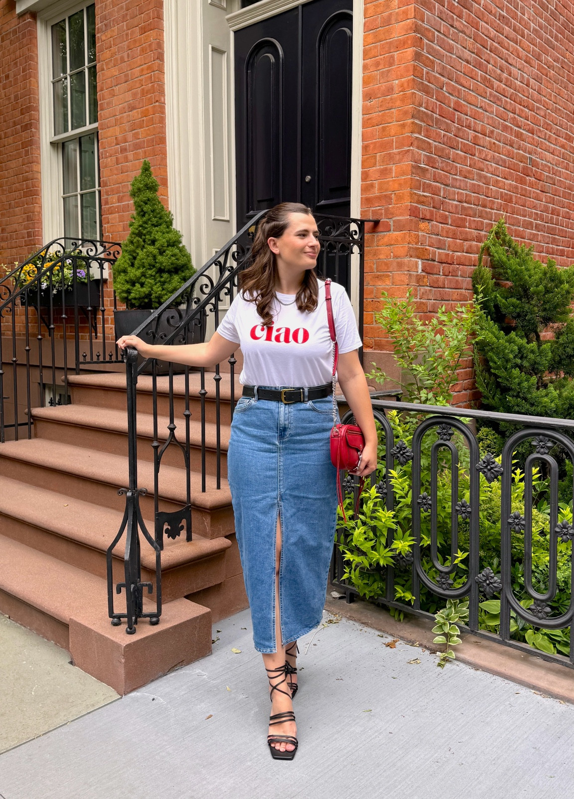 I love styling a graphic t-shirt during the summer months and this Ciao top from Sezane is no different! 💕

#LTKFindsUnder100 #LTKSeasonal #LTKStyleTip