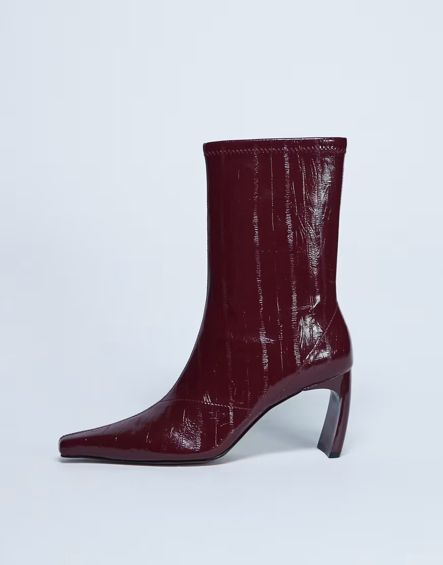 Topshop – Pearl – Stiefeletten in Burgunderrot mit spitzer Zehenpartie | ASOS (Global)
