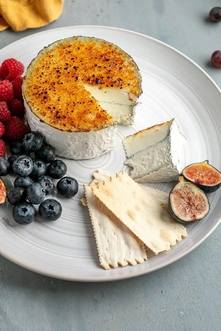 Brie Brulee 

Ingredients
CHEESE
* Brie
* Humboldt Fog
PRODUCE
* Raspberries
* Figs
* Persimmon
* Blueberries
* Strawberries
CARBS
* Crostinis
* Crackers
ACCOUTREMENTS
* Pecans
* Walnuts
* Fresh Sage
* Dried Citrus
FOR BRÛLÉE
* Sugar

#LTKHome #LTKSeasonal #LTKHoliday