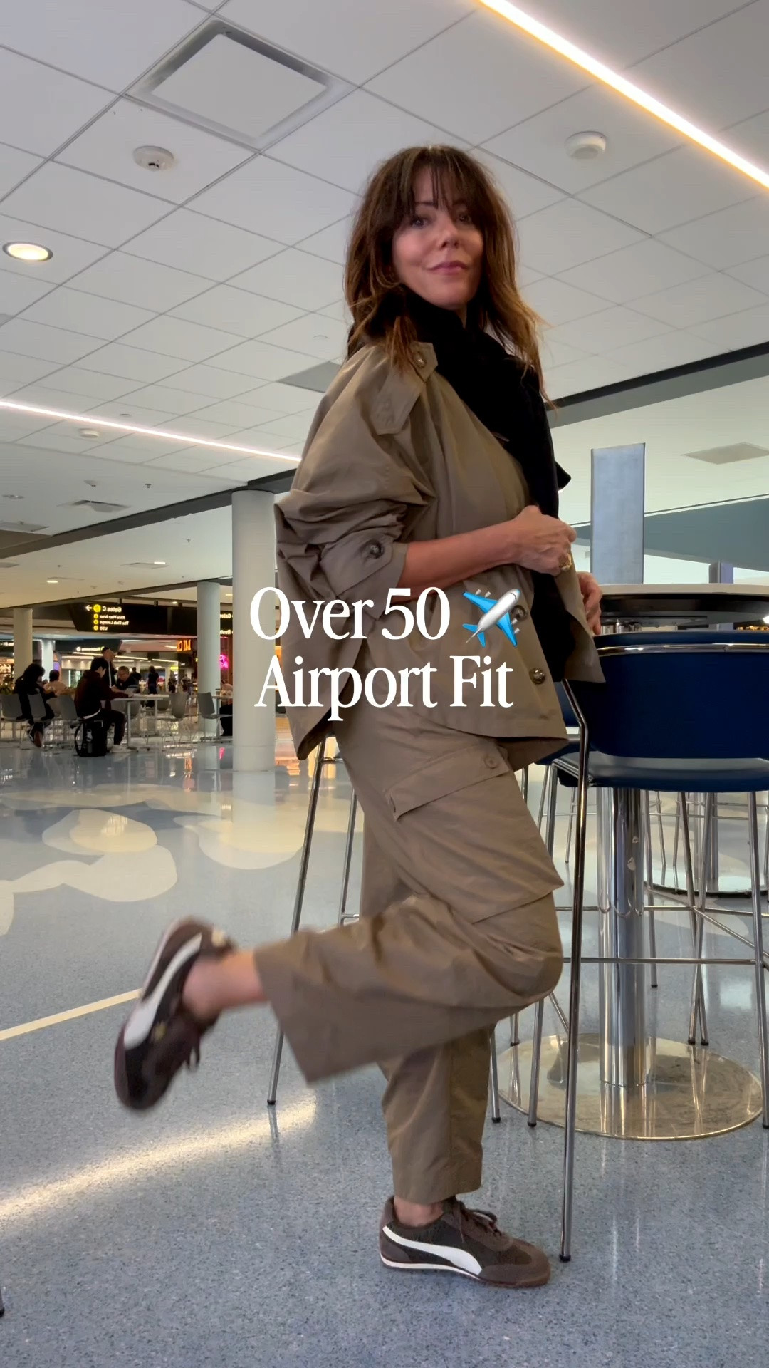 Airport outfits, @ruti is always comfy and never frumpy 
Wearing size small in trench jacket and 8 in the relaxed utility pants