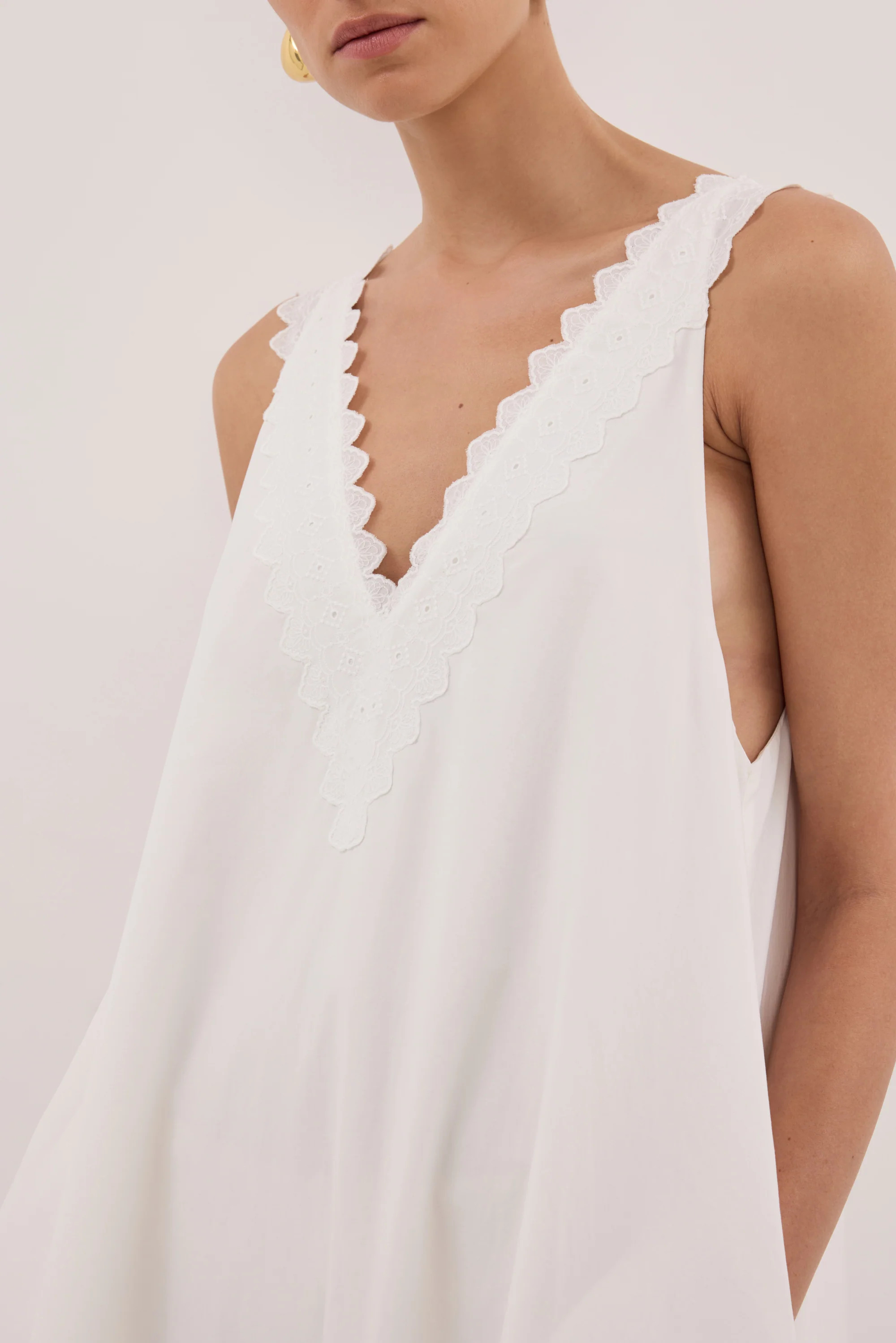 ANNABEL WHITE V NECK MIDI DRESS | DISSH