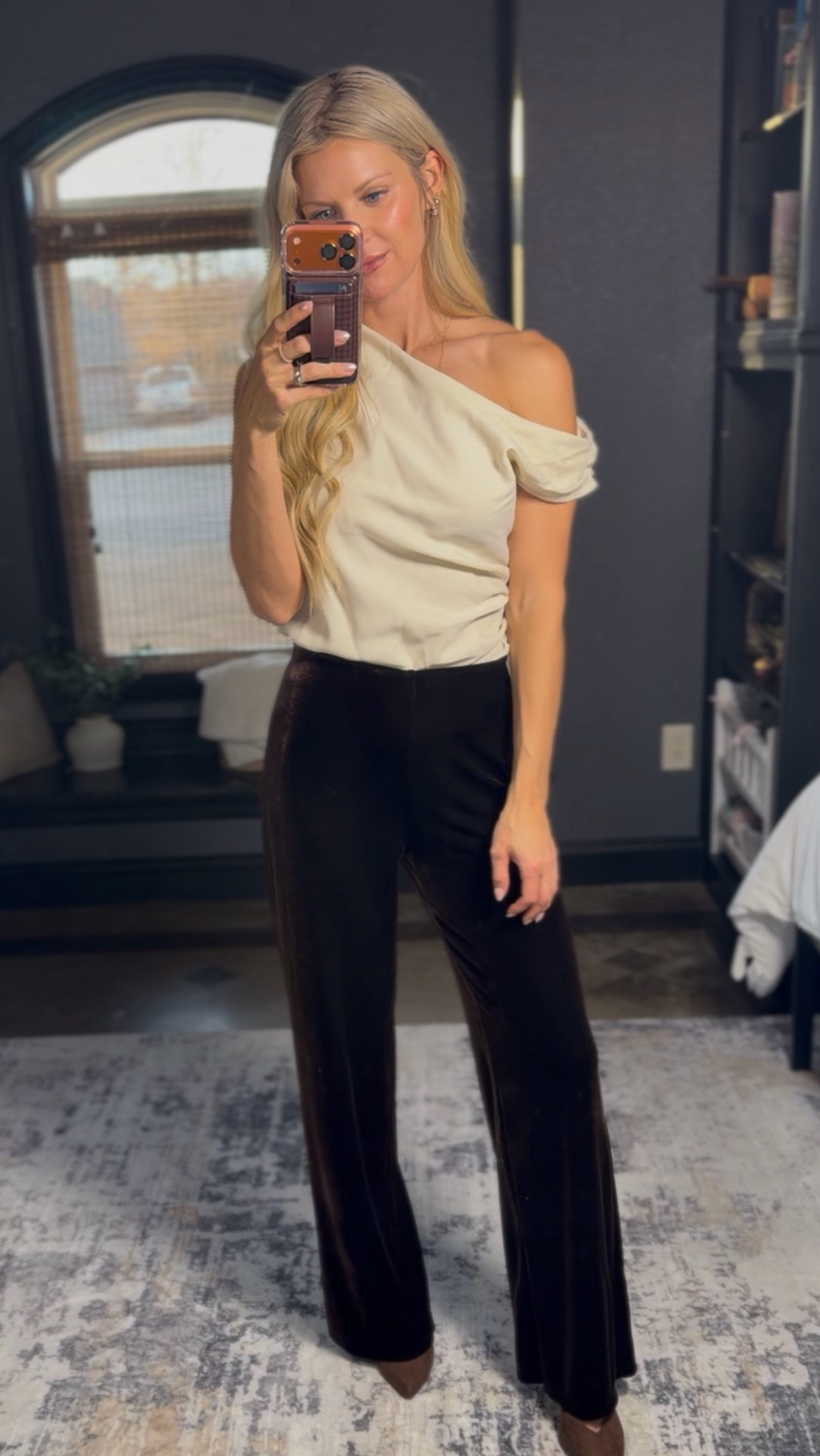Didn’t expect velvet pants to become a favorite, but here we are 
Safe to say the Target velvet pants have officially won me over ✨

Shirt size small
Pants size XS



#LTKootd #LTKHoliday