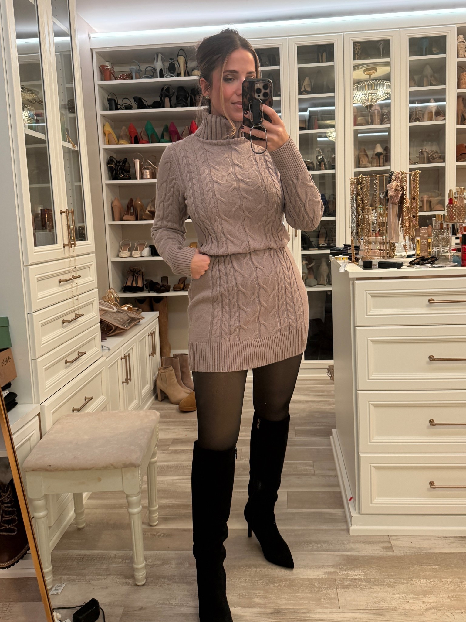 Cozy chic #ootd 

#LTKFindsUnder50 #LTKHoliday #LTKFindsUnder100