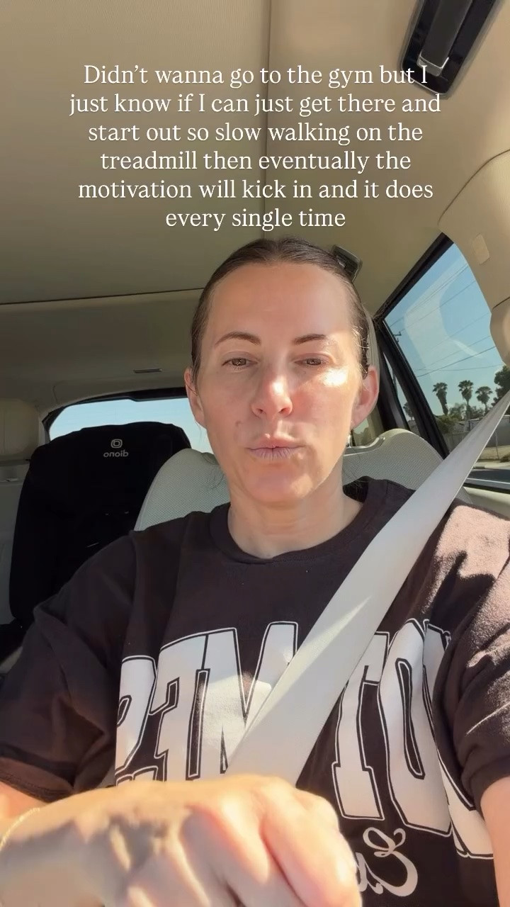 Didn’t wanna go to the gym but I just know if I can just get there and start out so slow walking on the treadmill then eventually the motivation will kick in and it does every single time