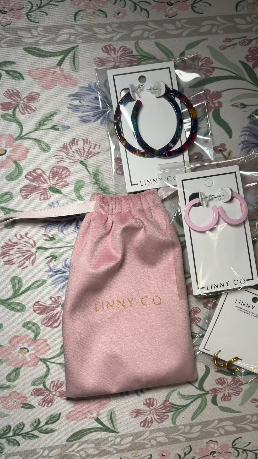 LINNY CO has the BEST earrings!!!🩷 Their jewelry is safe for kids 3 years old & older, lead-free, and nickel-free!! 

#LTKGiftGuide #LTKFindsUnder50 #LTKSaleAlert