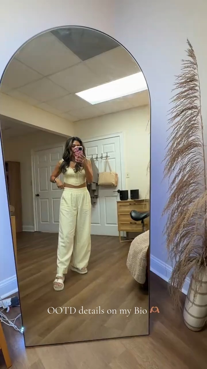 Give me all the butter yellow outfits 🫶🏽
Pants are in stock all sizes!!!

#LTKootd #LTKmomlife