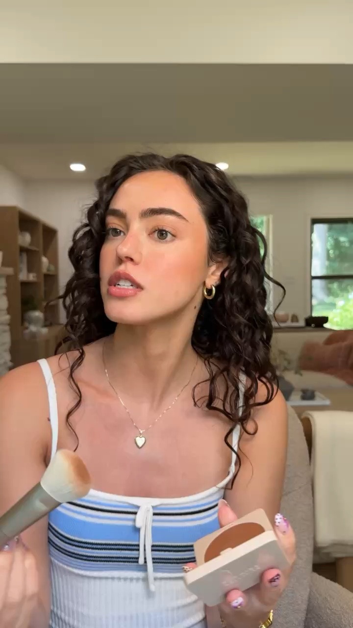 Just tried the new summer Fridays bronzer butter balms and I think it’s my new favorite cream bronzer

So easy to blend, beautiful skin to satin finish, not patchy at all