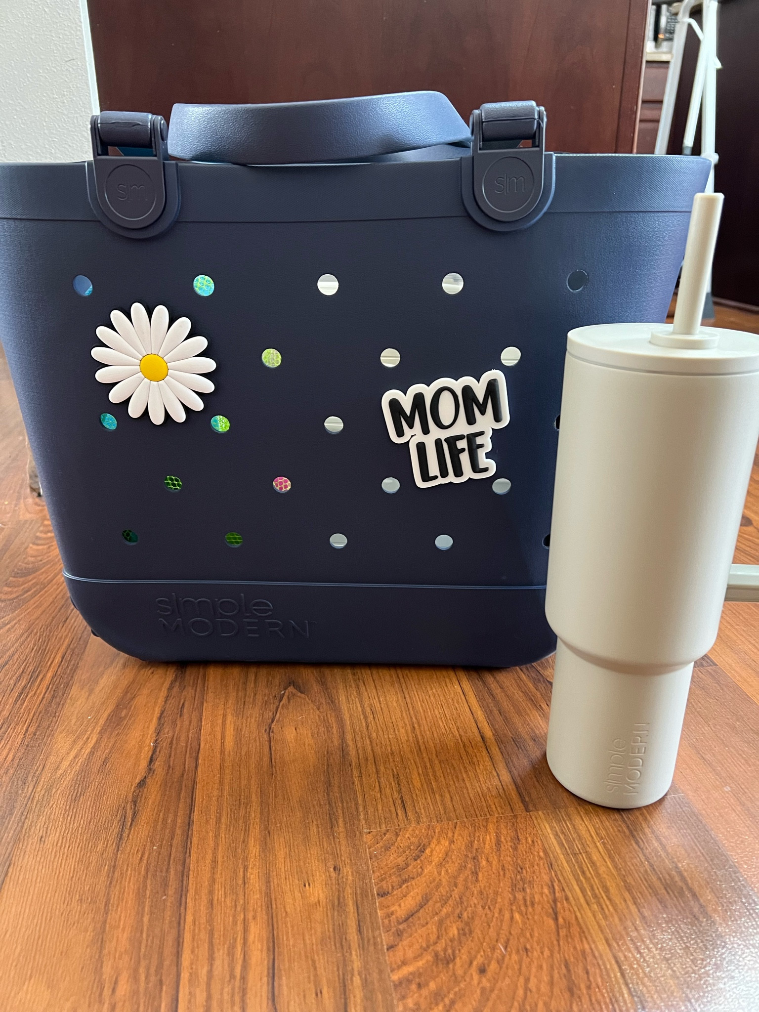 My favorite simple modern finds! I have the bag in size XL and it’s the perfect size. Can fit so much stuff!

#LTKFindsUnder100 #LTKItBag #LTKFamily