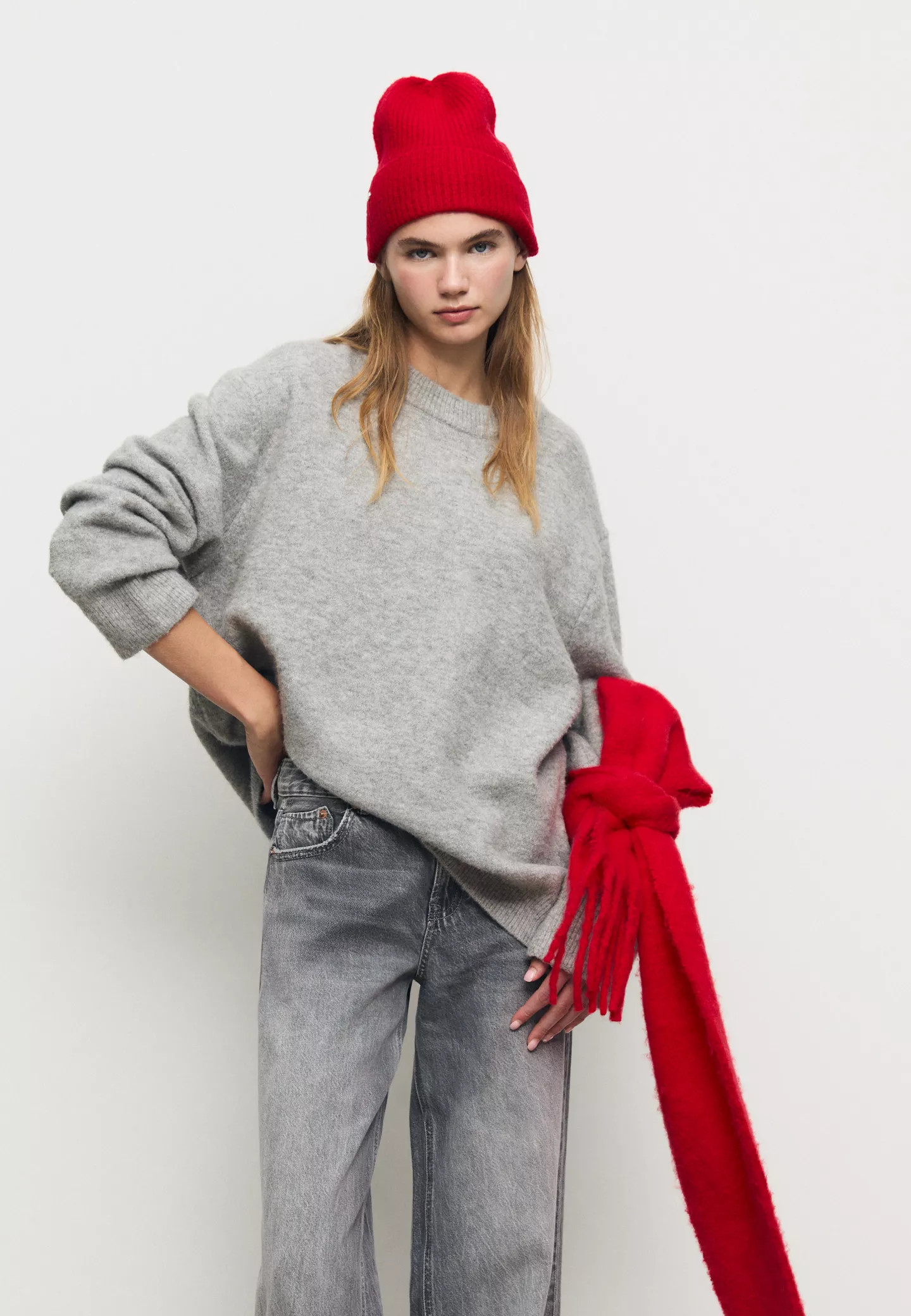 Ribbed Beanie with Plaque - Women's fashion | Stradivarius United Kingdom | Stradivarius (UK)