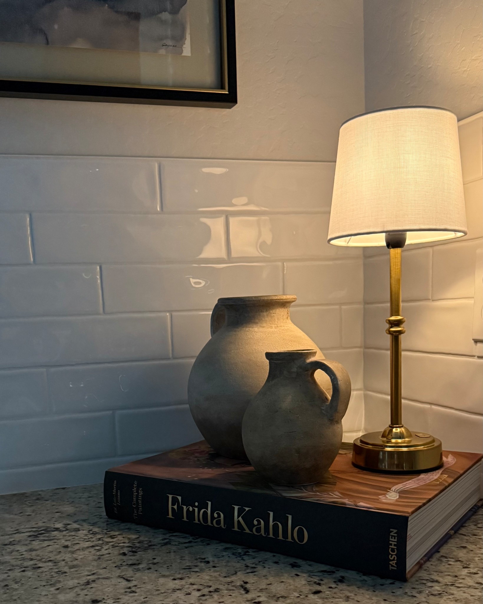 A decor book that isn’t just for the living room! These picks work beautifully on open kitchen shelving.
#KitchenDecorIdeas #ShelfStylingWithBooks #AmazonDecorBooks #OpenShelvingStyling #NeutralDecor

#LTKHome #LTKStyleTip