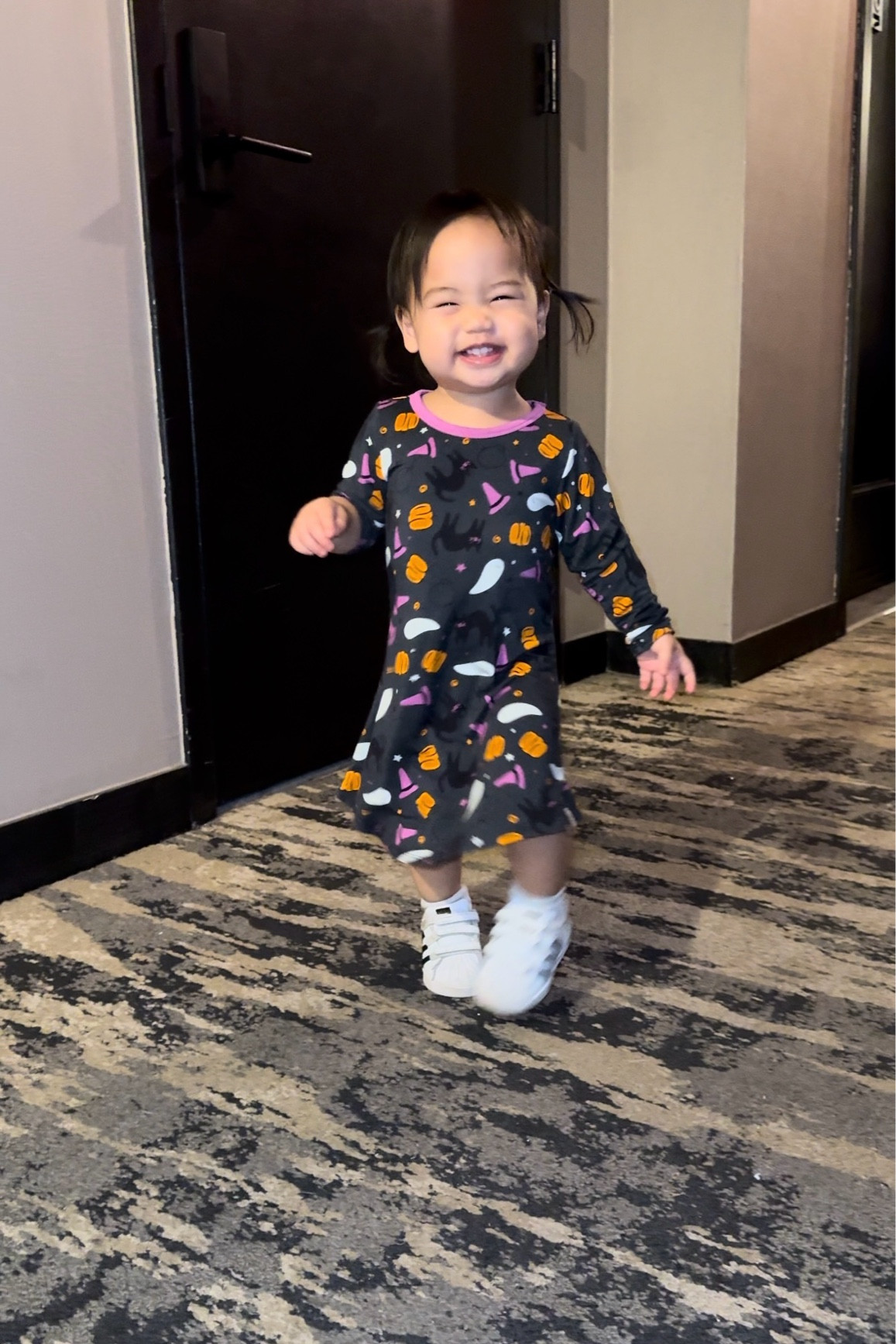 #ad Whether we’re heading out or staying in, Brielle’s been rocking her new Fall clothes from @shopcoconutpops 🍁 The #bamBOO material is so soft & high quality, and the prints are tooo cute for the season! 👻🎃 #CoconutPop #CoconutPopsPartner #craftedforadventure  