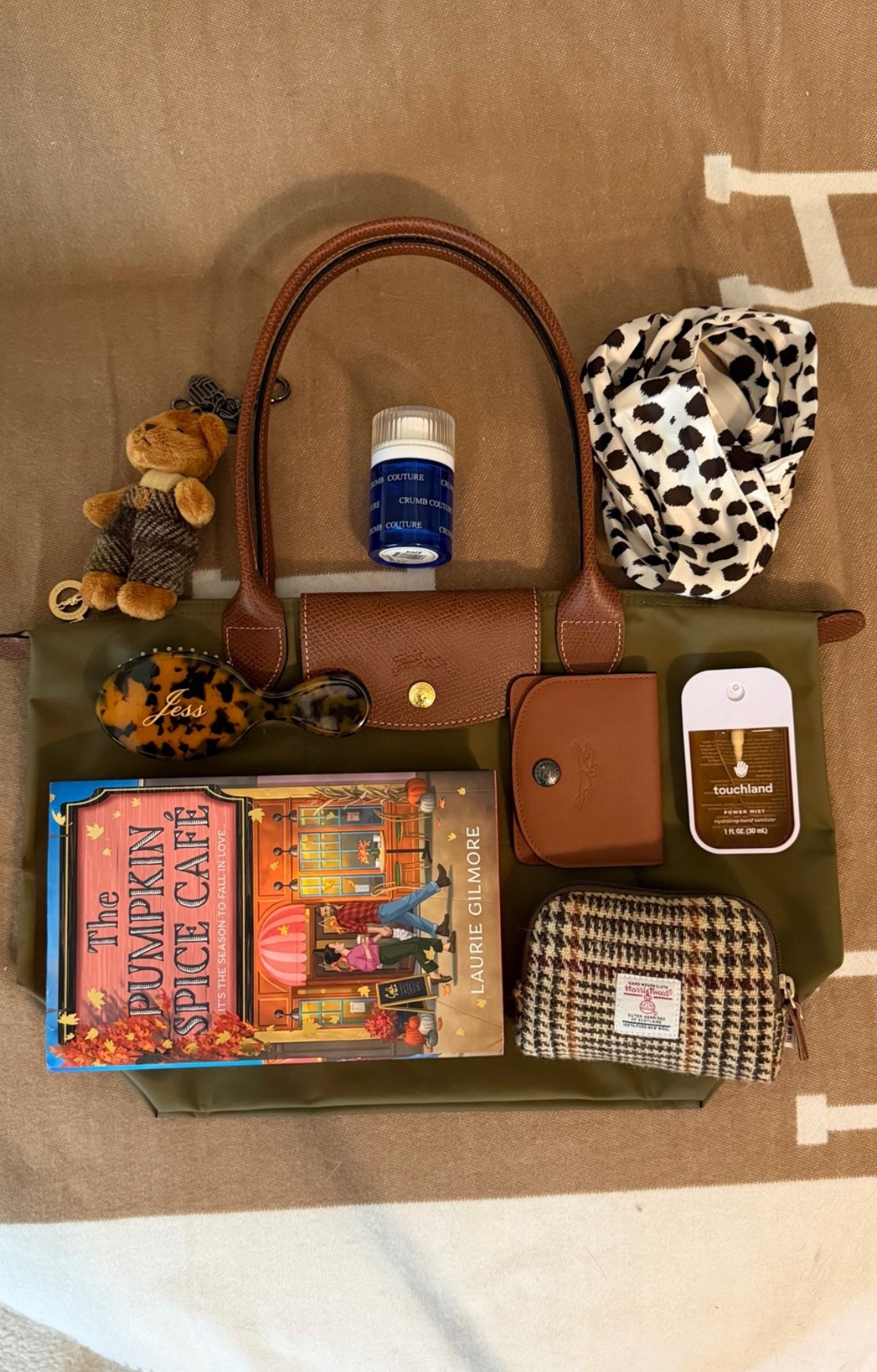 Bag of the day/ what’s in my bag 🍂
Longchamp Le Pliage medium in olive
Harris tweed pouch
Pumpkin spice cafe