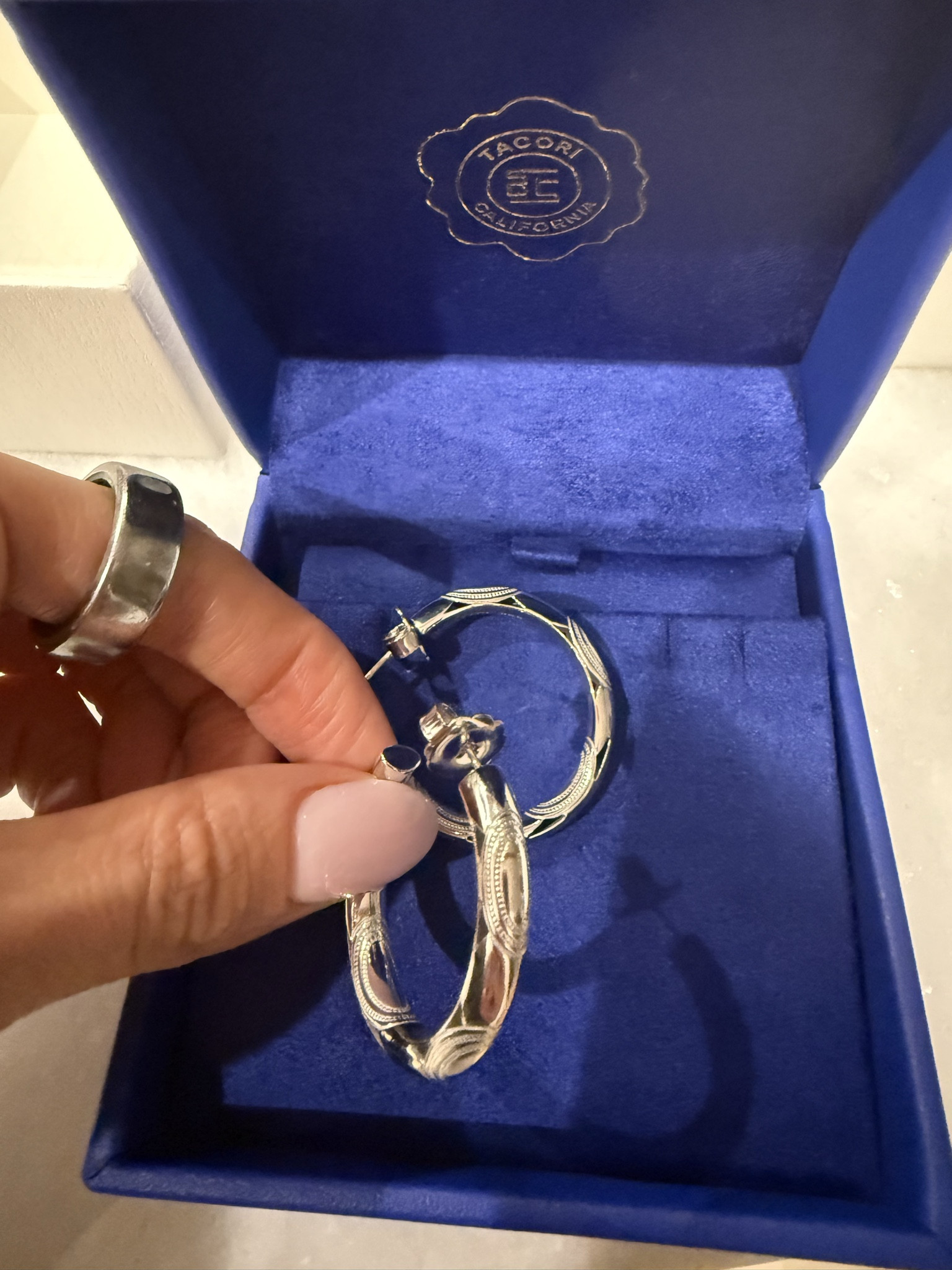 The most beautiful silver hoop earrings such great quality and make a great gift! 

#LTKgrwm #LTKHoliday #LTKGiftGuide