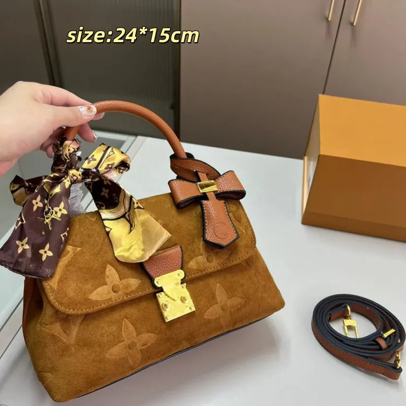 Save Big on Bulk Designer Tote Shoulder Bags Autumn And Winter Designer Tote Bag Light Luxury Fas... | DHGate