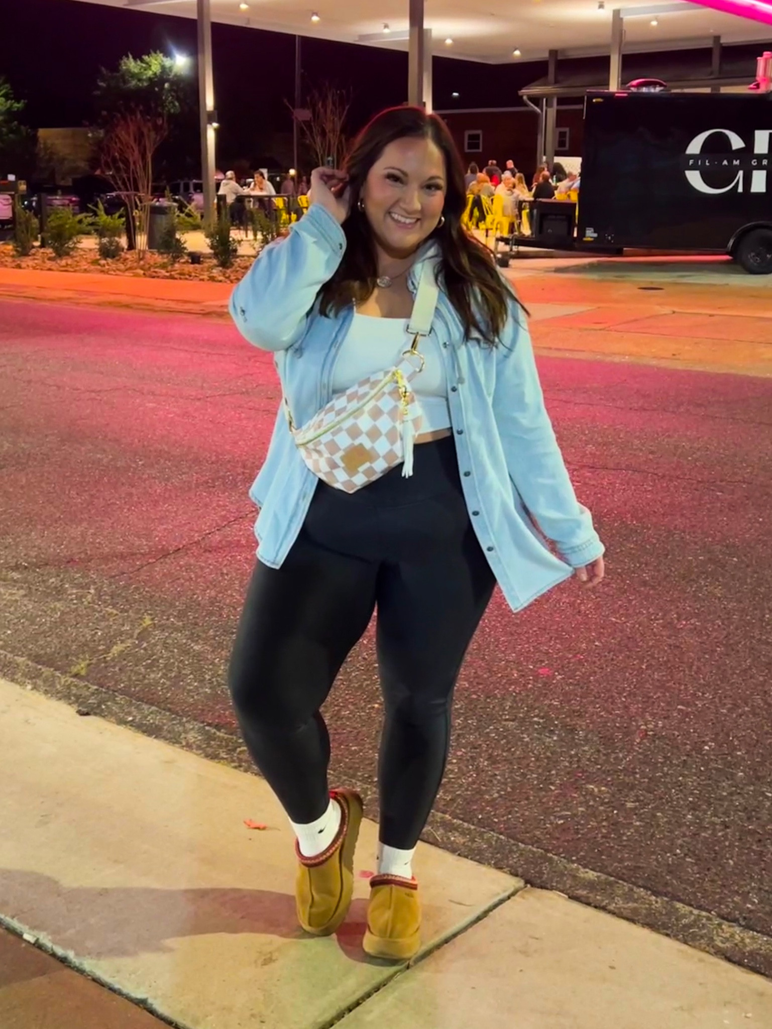 Obsessed with these ugg tazz slippers 🫶🏼 #casualoutfit #curvy #plussize #uggslippers #ootd 

#LTKmidsize #LTKMostLoved #LTKplussize