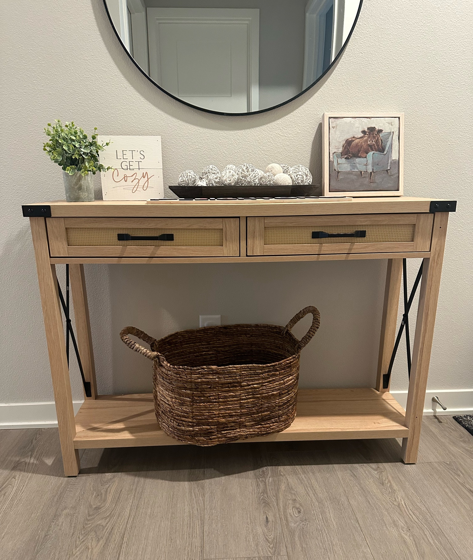 Had to share my entry table with you! 🤩

#LTKhome #LTKstyletip #LTKfindsunder100