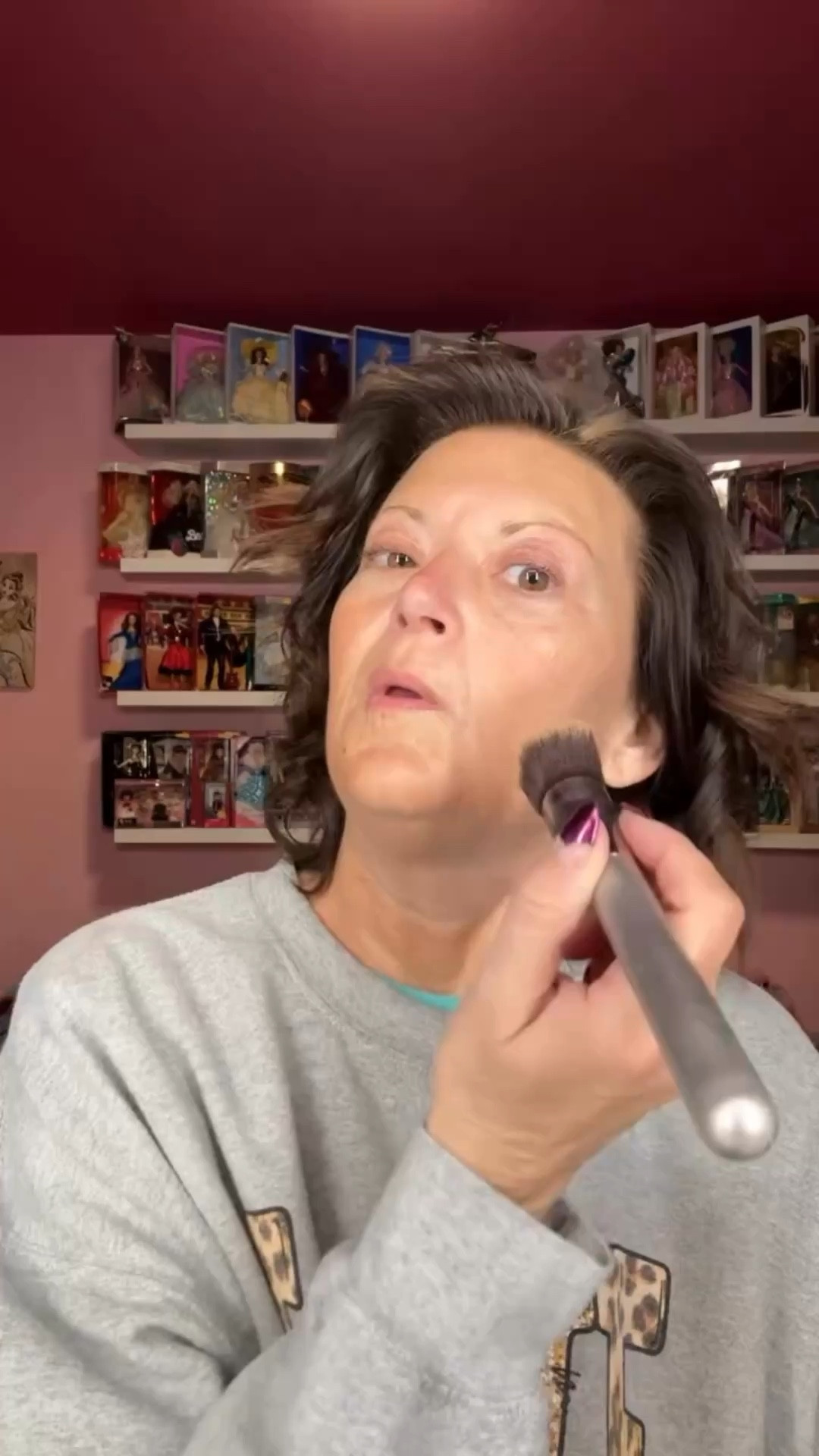 If your makeup has been looking heavier, duller, or like it’s aging you… it’s probably not your face.

It’s your routine.

As we get into our late 30s and 40s (hello perimenopause skin), our skin changes — and the makeup and skincare we used in our 20s just don’t perform the same way anymore.

One of the biggest shifts that made a difference for me?

✨ Switching to cream makeup for mature skin
✨ Focusing on a hydrating skincare routine I can actually stay consistent with

Heavy powders can start to:
• emphasize fine lines
• cling to dry patches
• make skin look flat or textured

But cream makeup tends to:
✔ blend more seamlessly into the skin
✔ give a natural, healthy glow
✔ move with your skin instead of sitting on top of it

And none of it works without the right base.

A simple, consistent skincare routine for over 40 skin that focuses on hydration is what helps everything sit better, look smoother, and last longer.

You don’t need more products… you need the right ones and a routine you’ll actually stick to.

If you want to know exactly what I’m using right now for both skincare and cream makeup, I’m happy to share.

Comment or DM me and I’ll send you the details 💕

#womenover40 #over40beauty #eldermillennial #lookasyoungasyoufeel #makeupover40