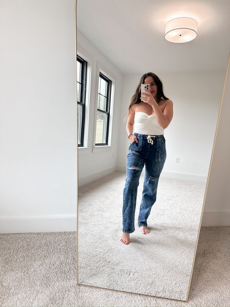 Casual outfit
Mom outfit
Summer outfit
Tube top
Comfy denim
Spring fashion 


#LTKHome #LTKStyleTip #LTKU