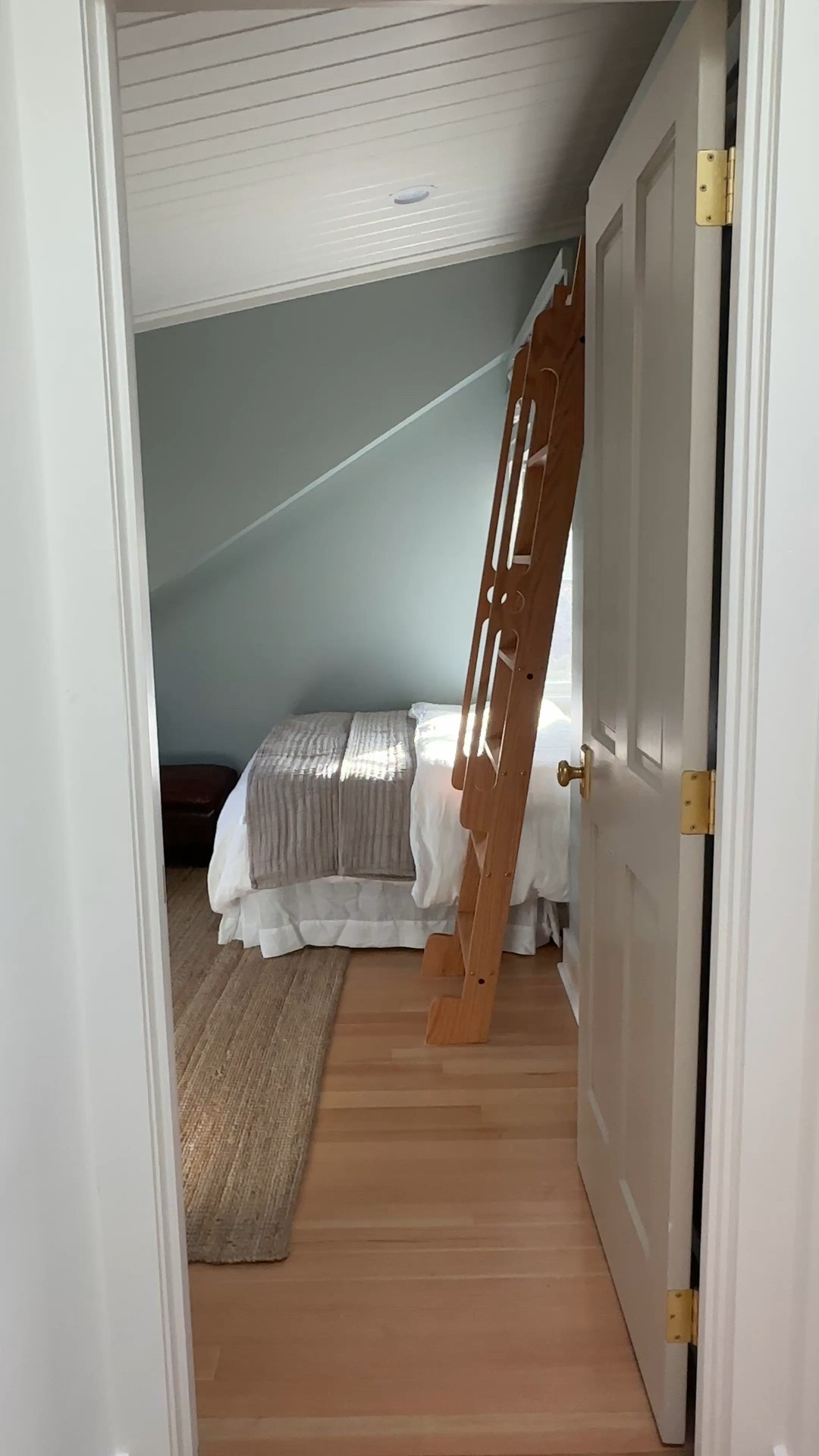 We just got done freshening up #thepoplarcottage bunk room! Dressed the new queen bed with my favorite finds from Quince: breathable linen sheets, a gorgeous cotton quilt, and linen duvet for a hotel-feel ✨ Everything is linked here for you! #QuincePartner @onequince 

#LTKHome