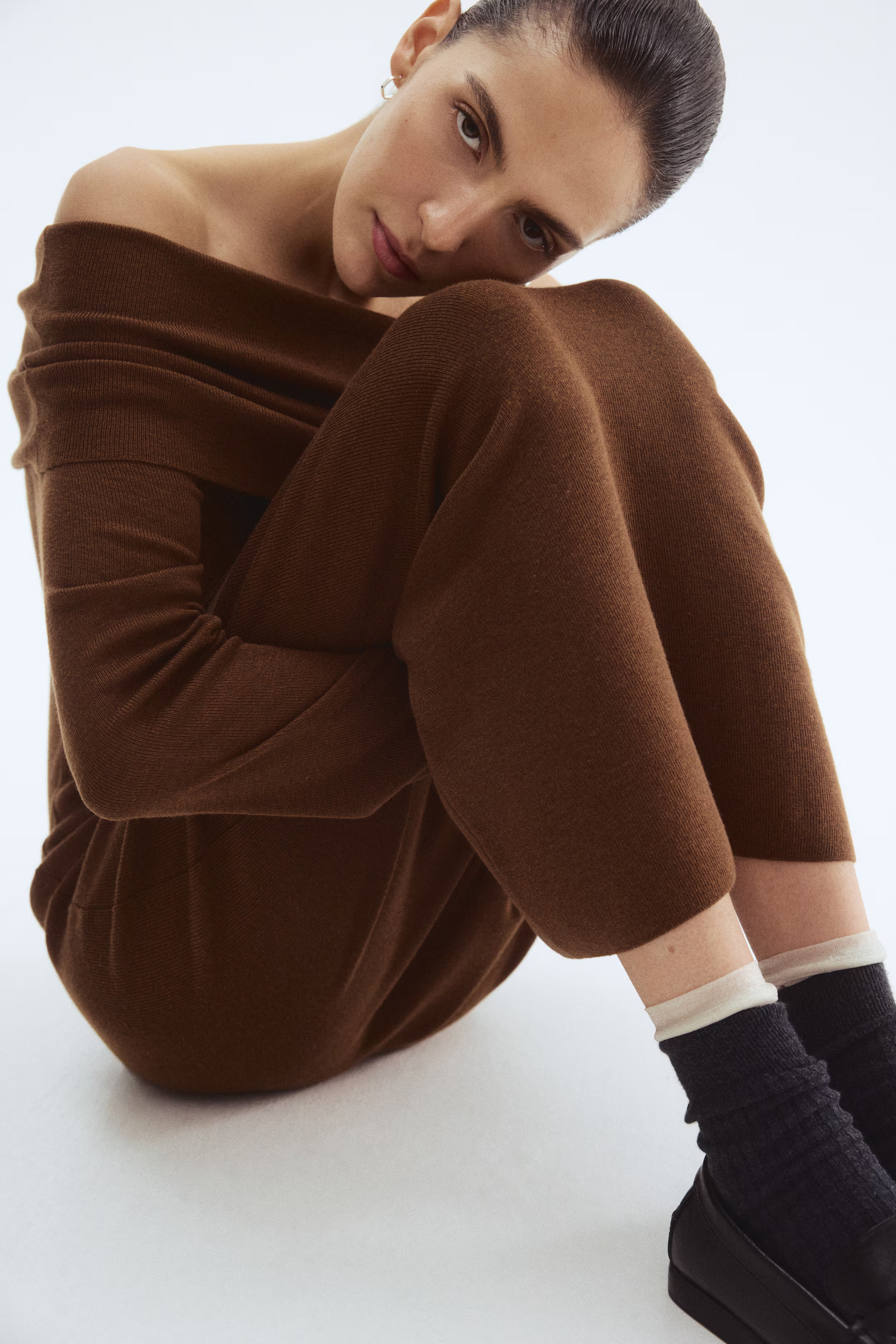 Off-the-shoulder dress | H&M (UK, MY, IN, SG, PH, TW, HK)