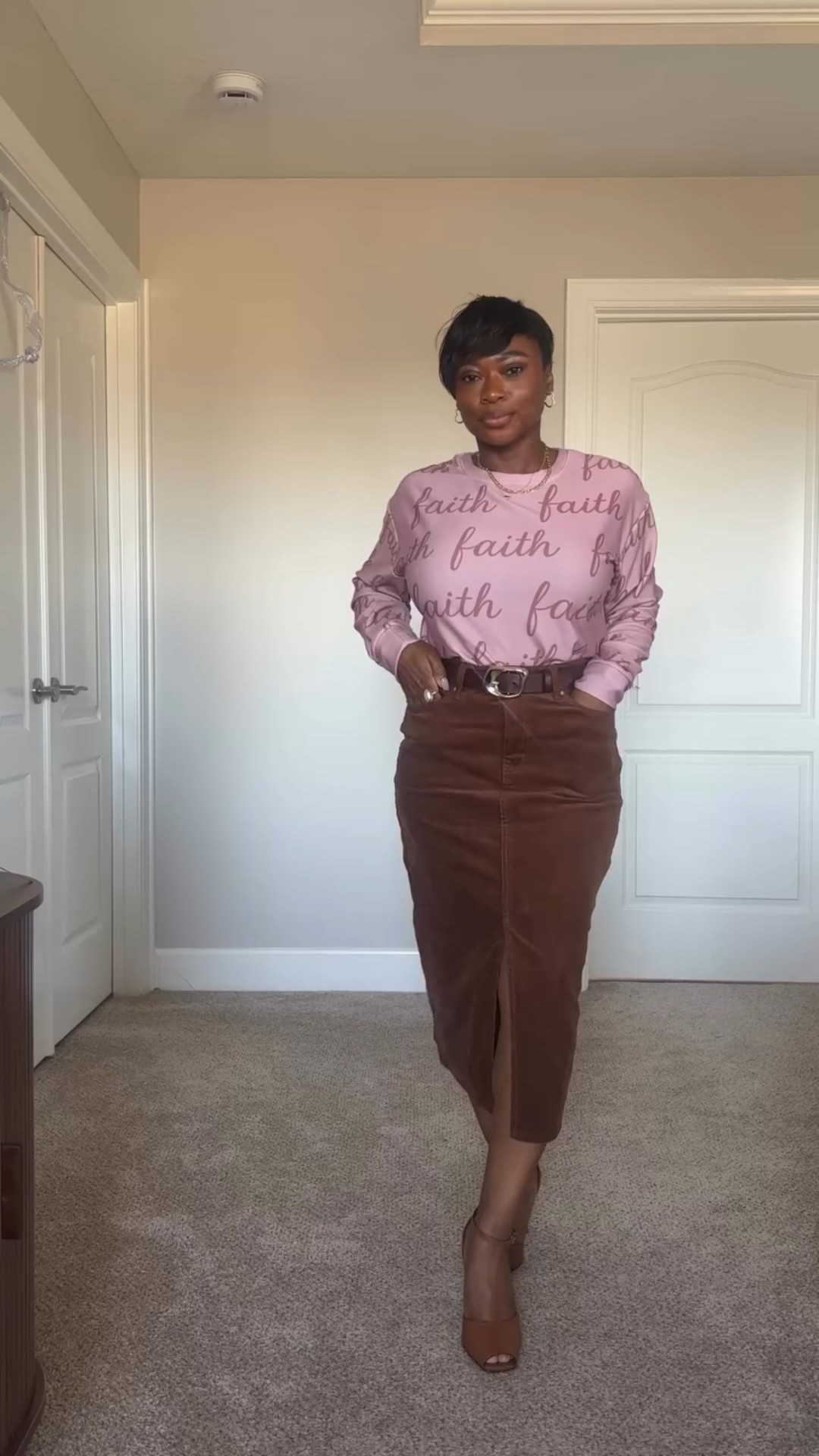 This @darlingfaven Awakening Collection sweatshirt has a cotton-feel and soft brushed fleece lining, that will have you reaching for it all season! 💗

Let’s shop 🛍️ a woman owned black owned boutique this season and all year round! 

Use coupon code: lajena15 for 15% off 📲

https://www.darlingfaven.com/collections/the-awakening-collection


#LTKHoliday #LTKootd