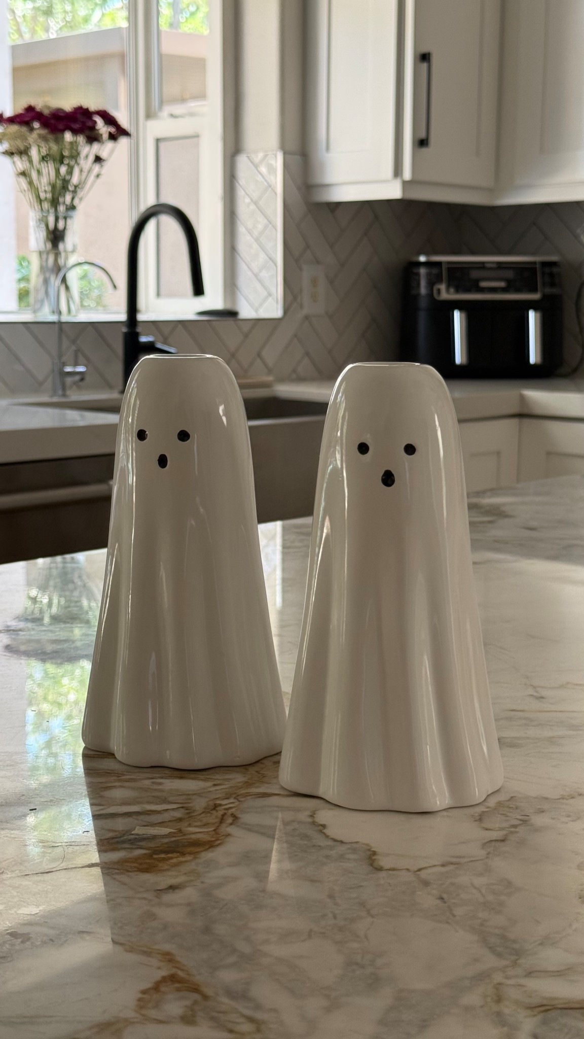 These ghosts from @walmart are giving major pottery barn vibes, & they’re $4 👻💅🏼

#falldecor #homedecor 

#LTKSeasonal #LTKHome #LTKFindsUnder50